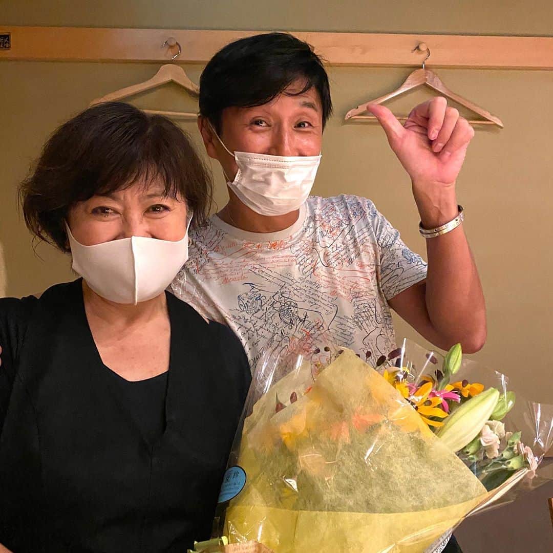 戸賀敬城さんのインスタグラム写真 - (戸賀敬城Instagram)「生意気だけど可愛い後輩、ノックの横ちんと、希須林の小澤君と、リシャール・ミル、H.モーザーの麻紀ちゃんが、ミシュラン★七鳥目でサプライズ誕生日祝いしてくれました。ありがとう！  下ネタばかりでふざけてたけど、本当は嬉しかったよ。 今夜の思い出も、プレゼントも大切にします！ 俺を追い越すなよ(笑)  #七鳥目  #ノック  #希須林  #ミシュラン  #戸賀敬城  #トガッチ  #togacci  #hirokunitoga」9月8日 1時33分 - togacci53