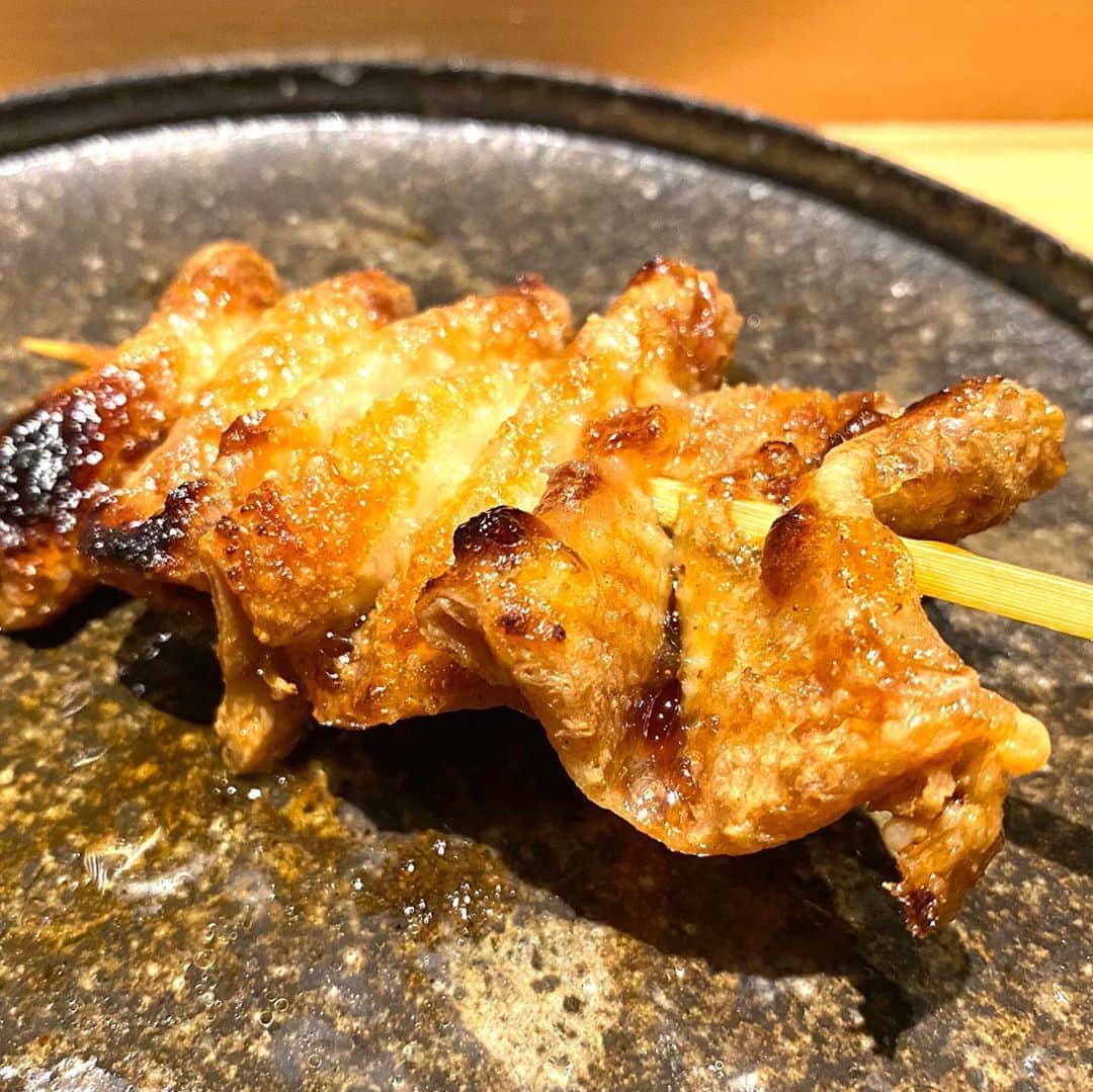 戸賀敬城さんのインスタグラム写真 - (戸賀敬城Instagram)「生意気だけど可愛い後輩、ノックの横ちんと、希須林の小澤君と、リシャール・ミル、H.モーザーの麻紀ちゃんが、ミシュラン★七鳥目でサプライズ誕生日祝いしてくれました。ありがとう！  下ネタばかりでふざけてたけど、本当は嬉しかったよ。 今夜の思い出も、プレゼントも大切にします！ 俺を追い越すなよ(笑)  #七鳥目  #ノック  #希須林  #ミシュラン  #戸賀敬城  #トガッチ  #togacci  #hirokunitoga」9月8日 1時33分 - togacci53