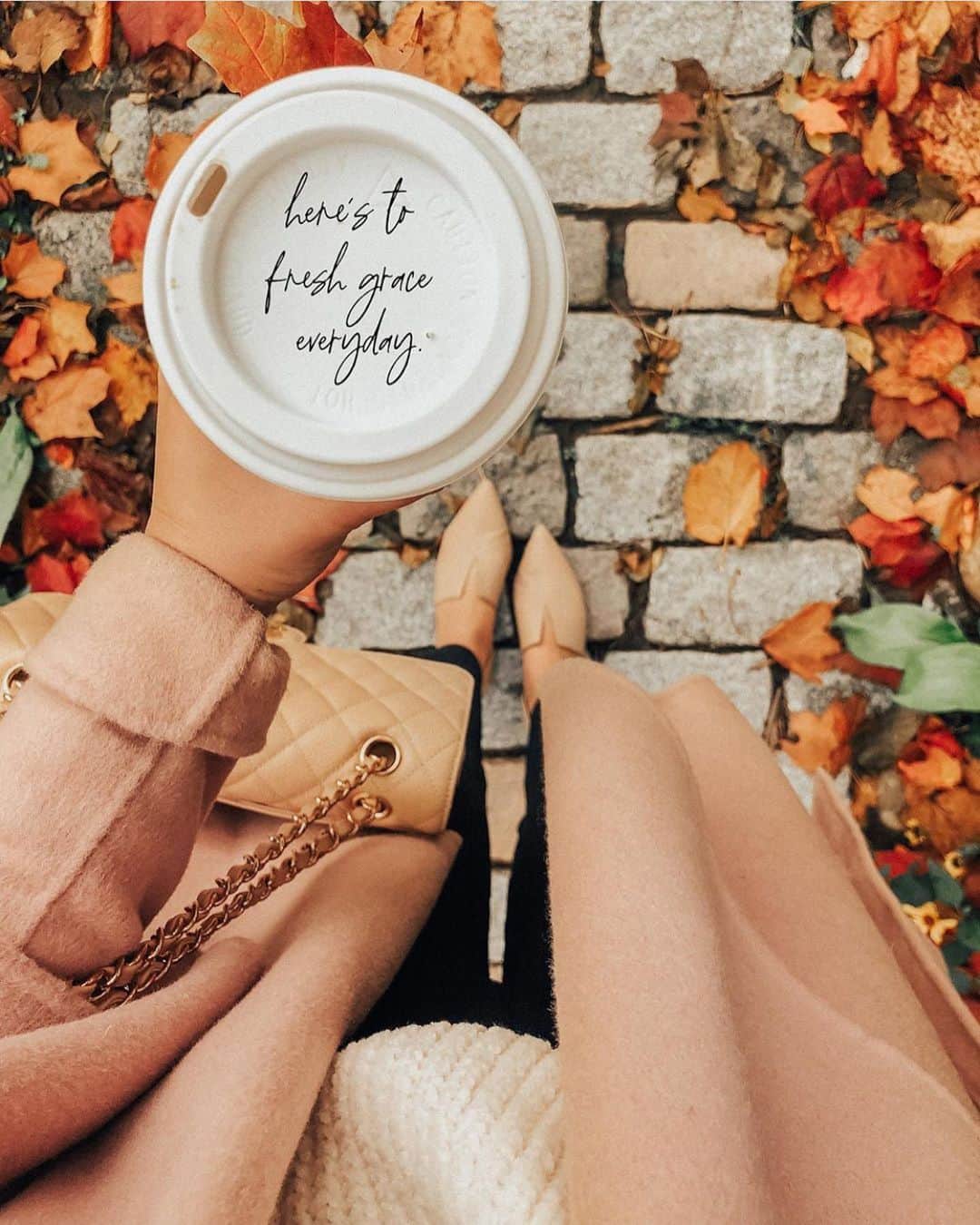 Stephanie Sterjovskiさんのインスタグラム写真 - (Stephanie SterjovskiInstagram)「A few reminders on coffee lids (swipe to see more slides from past fall seasons) 👉 Which one resonates most with you today? Wishing you all a peace-filled week! ✨🍂 #gracefilledliving #gratitudealways #graceupongrace」9月8日 1時50分 - stephsjolly