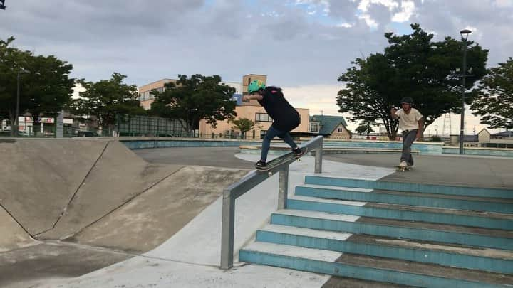 中山楓奈のインスタグラム：「F/S CROOKED GRIND 🎥@nnorimichii  🎥@metldeathyo   @murasakisports_official  @elementjapan  @diamondsupplyco  @bern_japan  @ninja_bearing  #ちなつ均整院  #ムラサキスポーツイオンモール高岡店 #girlsskater  #skateboard  #skatebording #skater  #skatelife  #skate  #sk8」