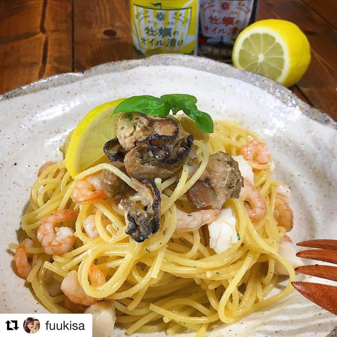 のインスタグラム：「. @fuukisa様ありがとうございます！ 新商品の #おいしいスター 牡蠣のオイル漬けはそのままはもちろん、お料理アレンジもおすすめです♫ トップページの通販サイトからもご購入可能です◎ ・・・ こんにちは😃 はいはい、嫌々部活に行った息子氏、帰って参りまして…頭痛ーい😩腰痛ーい😫😫と言っております…😑😑😑 私はそんなあんたに…頭がいたいよ😑😑😂😂😂 ということで…#おうちランチ 🎶🎶 今日は…ヤマトフーズ様(@yamatofoods )の新商品✨✨#牡蠣のオイル漬け レモスコ  味を使ってパスタにしました🍝 🌼牡蠣とシーフードのオイルパスタ . オイル漬けのオイルにガーリックソルトとバター小さじ1、しゅうゆ小さじ1で味付けし、パスタとあえてレモンを絞ったさっぱりパスタにしました🍋🍋🍋 息子氏、牡蠣ダメかな❔❔って思ってたけど、このオイル漬けはおいし〜って言ってパクパク😋😋😋 …なんだかんだと食欲はある息子氏でございました😛😛😛 はい、ご馳走様でした🙏🙏🙏😘😘 #クッキングラム#家事貯金#おうちごはん#ouchigohan#クッキングラマー#ランチ#晩ごはん記録 #おうちごはんラバー#昼食#お弁当#家族ごはん#おかず#料理#常備菜#作り置き#家庭料理#作り置きおかず#お弁当作り#foodieapp#豊かな食卓#マカロニメイト#お弁当記録 #てづくりごはん365#一汁三菜#レモスコ #瀬戸内レモン農園」