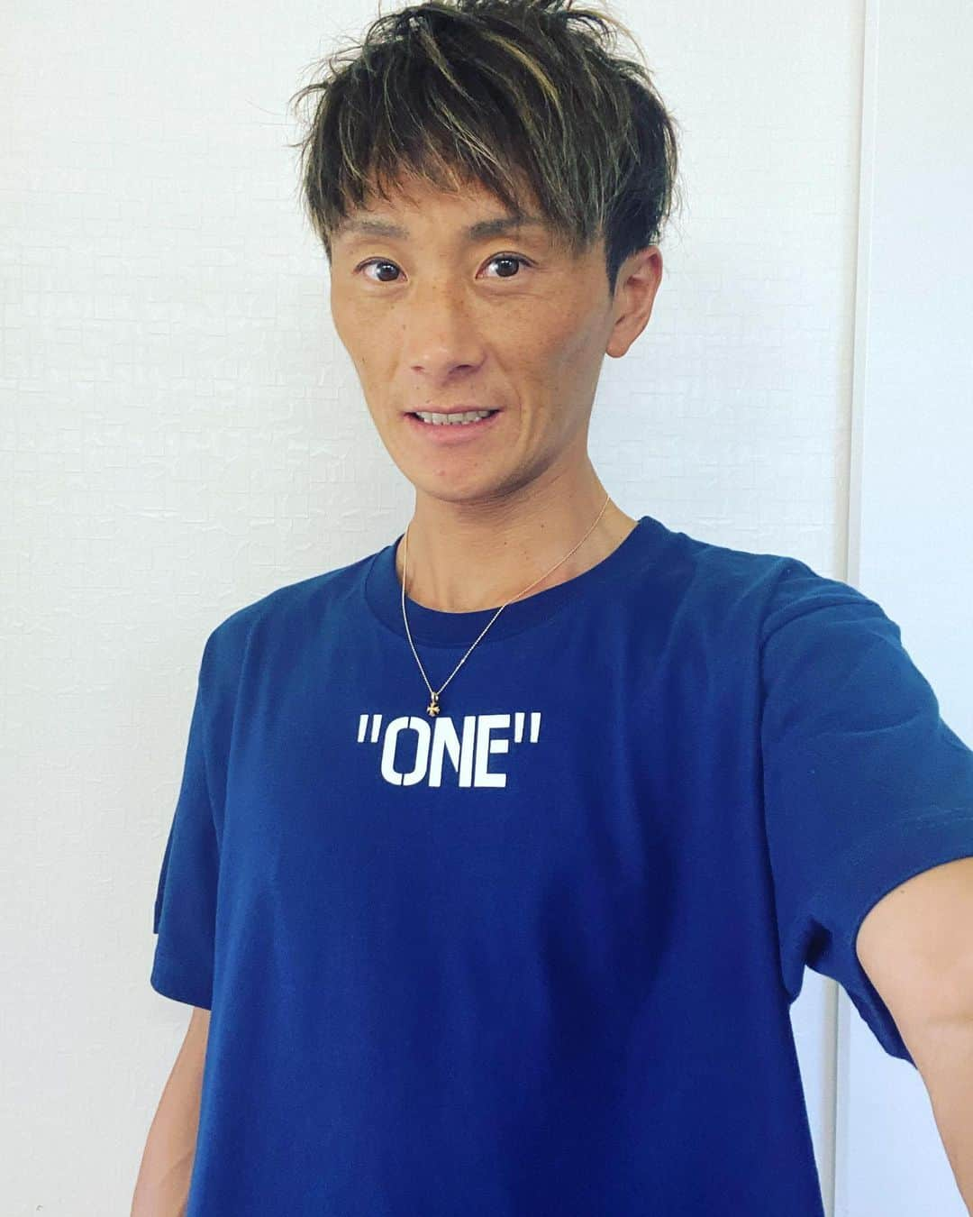 峰竜太さんのインスタグラム写真 - (峰竜太Instagram)「オーシャンカップ優勝記念Tシャツ完成！ 2パターン作りました！ レーサーの方は送るか渡すかで欲しい人みんなにあげまーす！ ファンの方はオンラインストアで買ってください〜🙇 どっかでレース場にプレゼントしたりしますけど気まぐれでーす！ 全場とかはめんどいんでやりませーん🤣 レーサーの方欲しい人DMください！ 送りつけるか、渡しつけます😎 #オーシャンカップ記念Tシャツ #thankyouパターン #レインボーパターン #やっとできた #転売禁止 #転売防止策で #無限に注文できるようにしとこう」9月7日 17時23分 - ryuta.4320