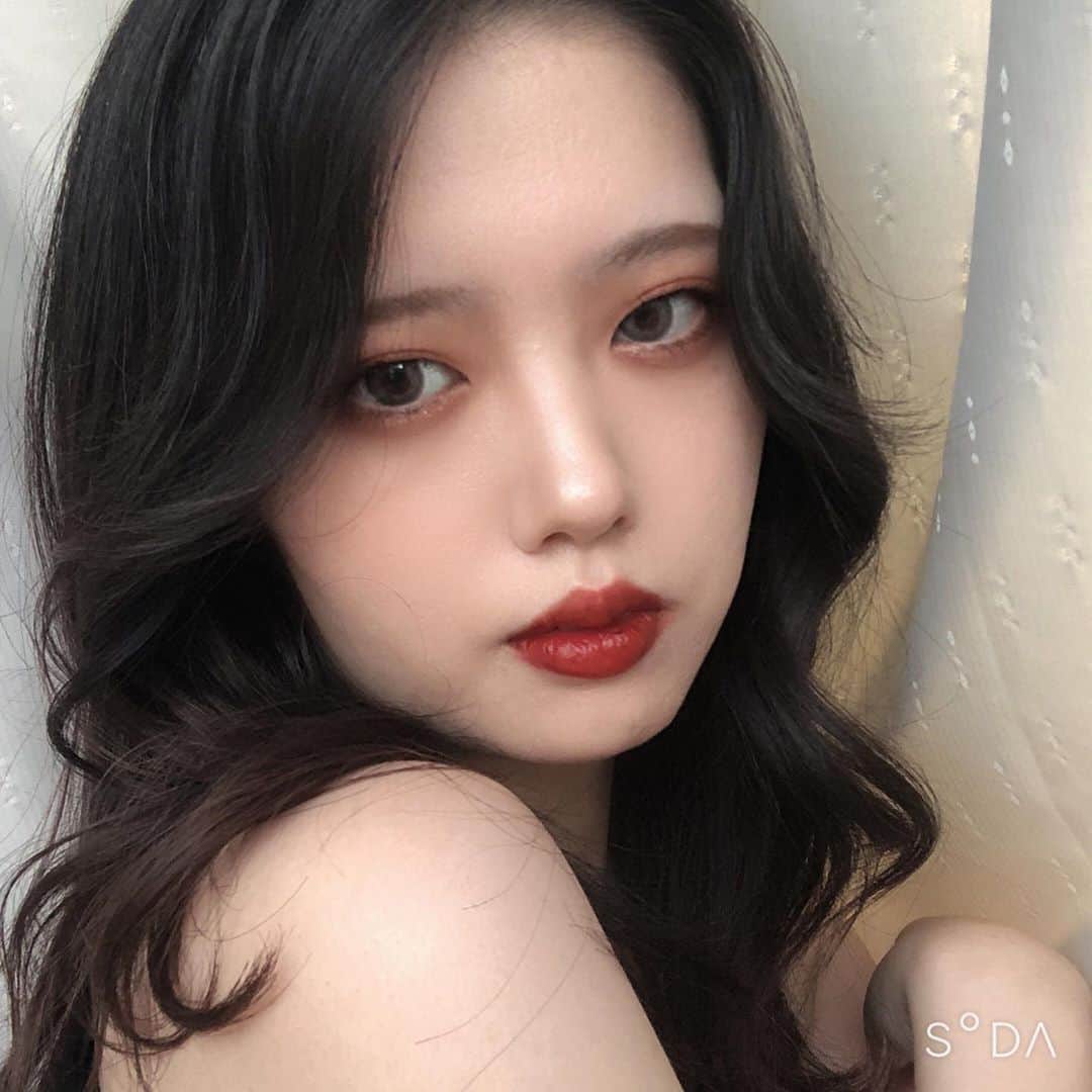 のインスタグラム：「SODAってアプリで メイク加工追加して撮ってみた！ かっこいい韓国系のお姉さん意識して やってみたけどどうかな🥺 #そだこ #SODA」