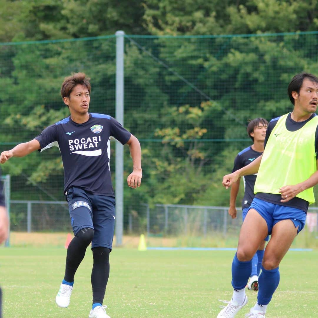 徳島ヴォルティスさんのインスタグラム写真 - (徳島ヴォルティスInstagram)「【9/9（水）19:00 栃木戦】﻿ 栃木戦に向けて🔥 今日は台風の影響で強風が吹く中でトレーニング。﻿ 勝つためにベストを尽くします💪﻿ ﻿ #徳島ヴォルティス #vortis #wearevortis #lovevortis #徳島 #Jリーグ #サッカー #football」9月7日 17時37分 - tokushima_vortis