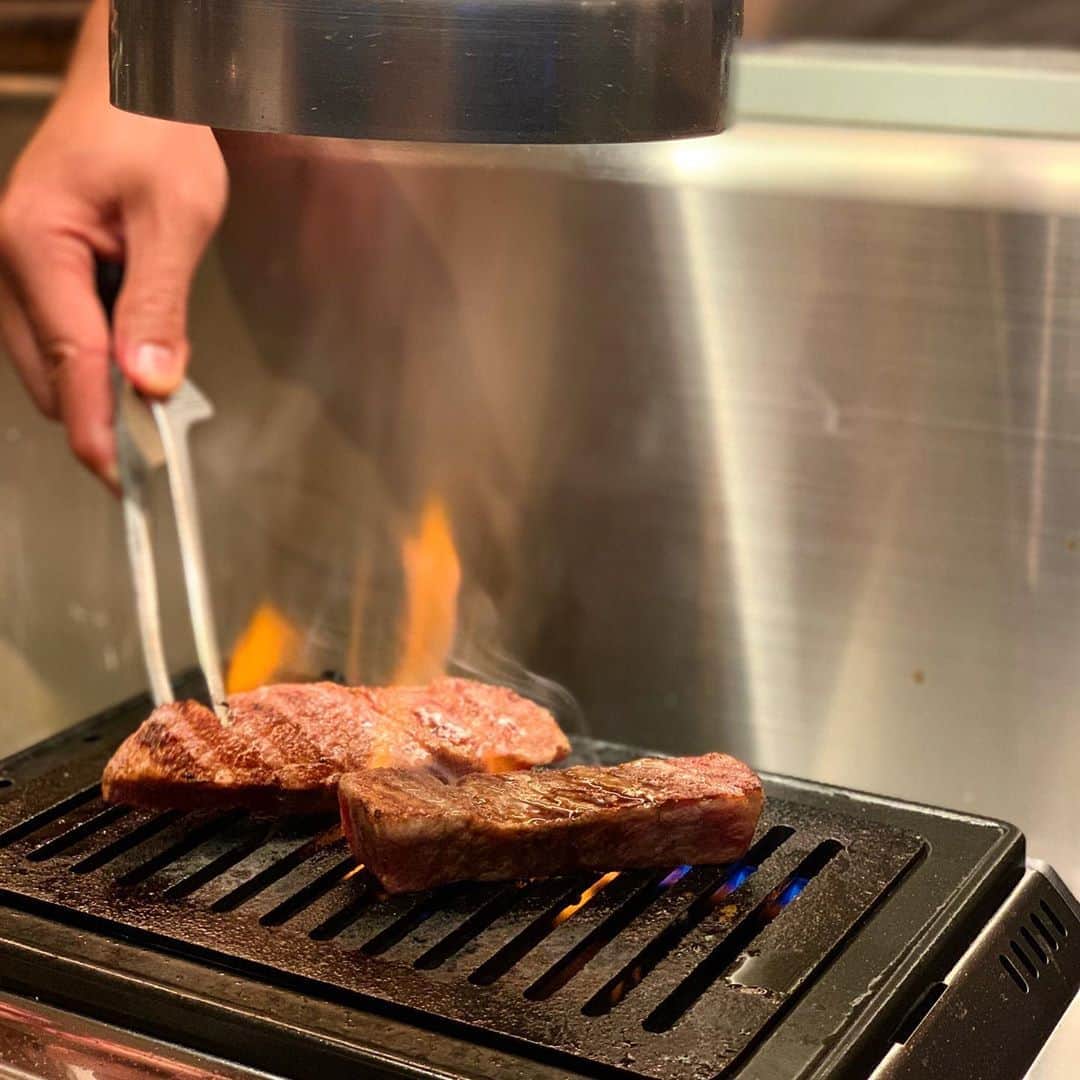 井上麻衣さんのインスタグラム写真 - (井上麻衣Instagram)「この前奈良にあるお肉屋さん #肉といえば松田 に行ってきました❤️  👱🏼‍♂️とよく待ち合わせした大和八木にあって 懐かしくなりました☺️ また詳しく載せます✨ ヨダレ🤤注意です❤️笑 . . . #instagood#instalike  #goodlife#gourmet#yakiniku #グルメ#焼肉#焼肉割烹#シャトーブリアン #大和八木#奈良#奈良グルメ#奈良焼肉 #お肉大好き ♡」9月7日 17時37分 - mai_inoue