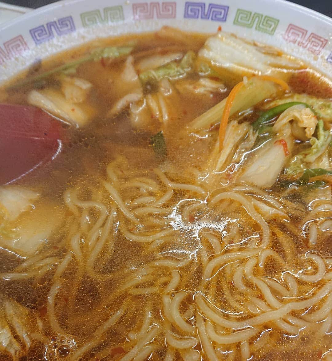 武蔵のインスタグラム：「久々に力横綱ラーメンへ行きました！  高2で正道会館光明池支部に入門した頃、師匠の中川 敬介先輩が試合前に必ず食べに行くラーメン屋があるらしいぞと、初めて道場仲間で食べに行ったのが17歳の時。  俺の元祖勝負飯。  スタミナラーメン、最高です！  #武蔵 #力横綱 #ラーメン  #ramen」