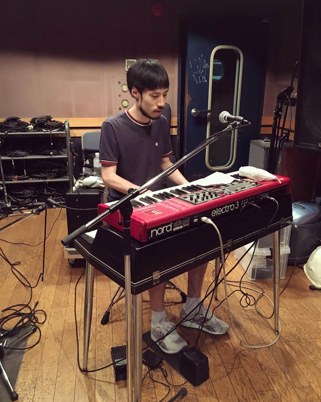 のインスタグラム：「明日！この方とふたりで演奏します🎹 かなーり頼りにしてます。。  おもしろくなりそう！！ ぜひ、お楽しみに💡  ----------------------------------- 中野ミホ スタジオ配信ライブ 「舟出のまばたき」 9月8日(火) 21:00〜 サポートメンバー ロマンチック☆安田(Gt,Key) チケット ¥1,500　　　　　　 配信URL：https://www.mahocast.com/mihonakano/live/4847 ※ご視聴には、mahocast リスナー登録(無料)と ネットチケット(視聴券)の購入が必要です。」