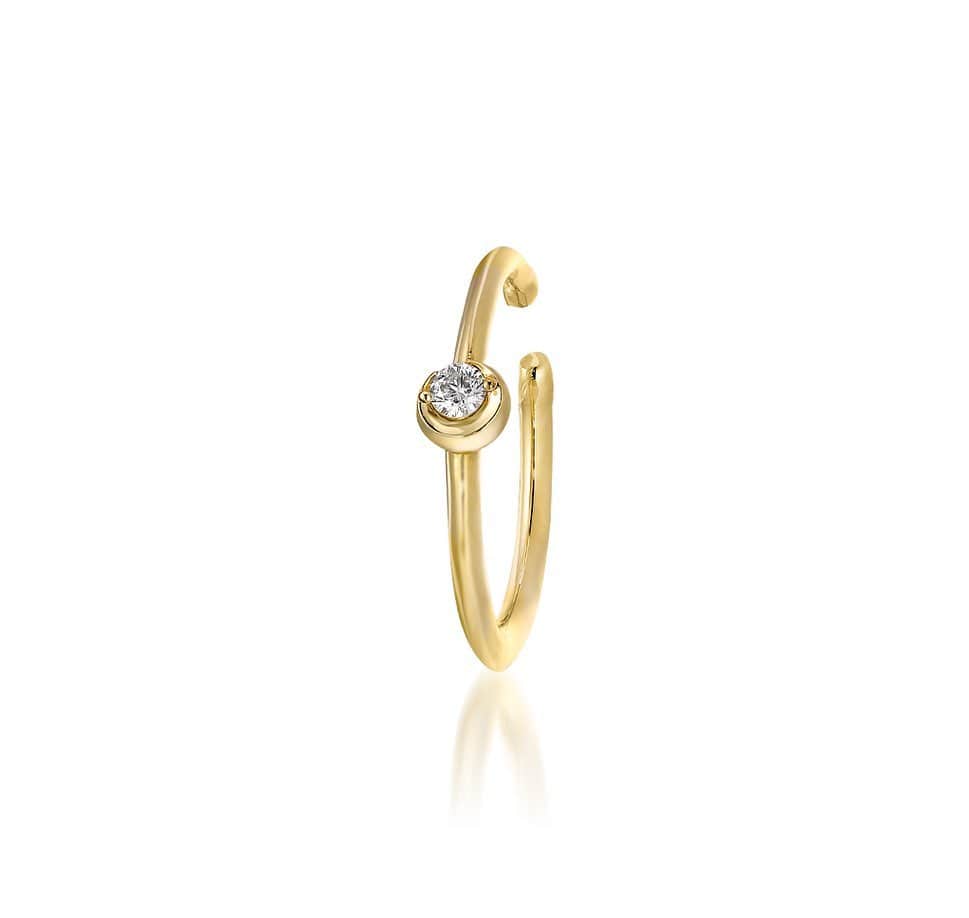 starjewelry_pressさんのインスタグラム写真 - (starjewelry_pressInstagram)「【MODERN EARS】 スタイリッシュなフープピアスはミニマムなサイズが旬。 ゴールドのライン使いが優美なイヤーカフを重ねてこなれ感をプラスして。  #starjewelry #スタージュエリー #modernears #耳元コーディネイト #pierce ピアス #earrings #イヤリング #earcuff #イヤーカフ #diamond #ダイヤモンド #coordinate #jewelry」9月7日 18時03分 - starjewelry_press