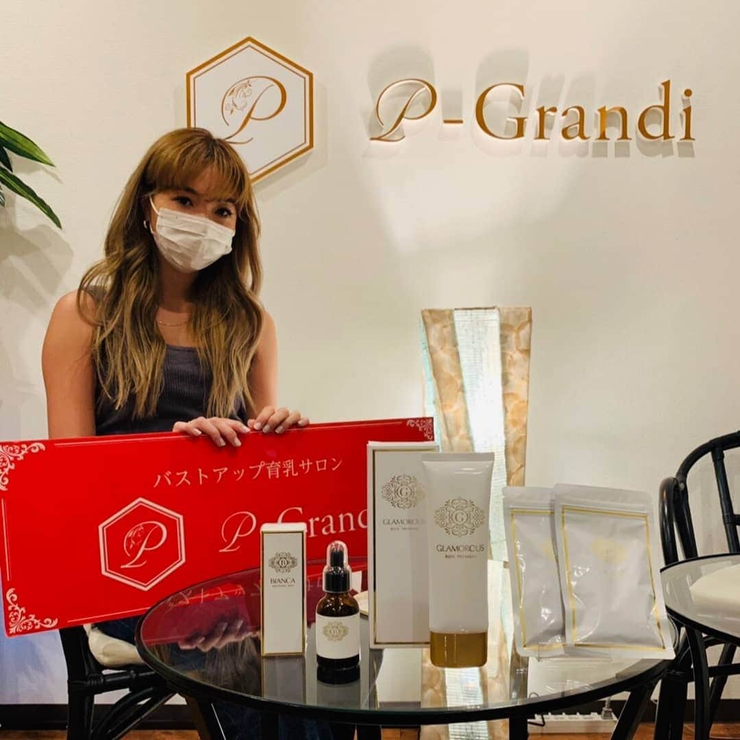 p-grandi☆育乳マッサージのバストアップ専門店のインスタグラム：「room306CONTEMPORARY director/designerとしてご活躍中の☺ 岡田美季様にご来店頂きました❗ @mikiokada0225 . 岡田様ご来店ありがとうございました🙇 . . ◆オールハンド育乳マッサージ◆ 【ご予約は】 📞03-6205-5372☆新宿店 📞03-6712-7537☆恵比寿店 📞03-6452-6335☆表参道店 📞0422-24-9353☆吉祥寺店 📞052-684-9580☆名古屋栄店 📞06-6486-9790☆大阪梅田店 📞06-4256-1522☆大阪心斎橋店 https://www.p-grandi.com/contact/ . 育乳ブラのことなら 【Belletia Paris ベルティアパリ】 https://belletia-paris.net/ . . #pGrandi #育乳 #バスト #バストアップ」