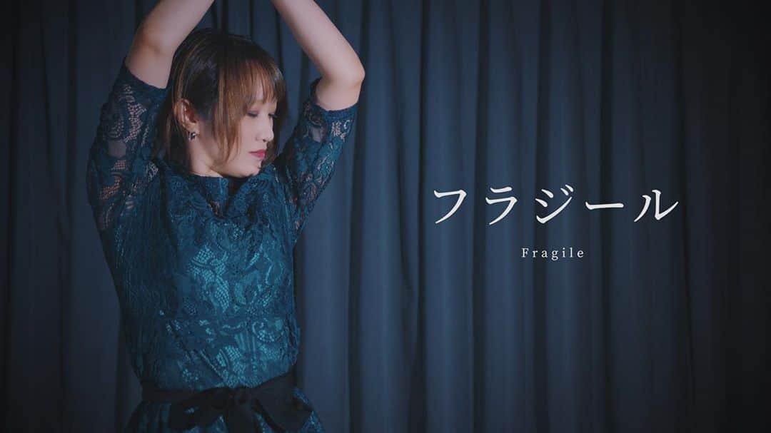 夕香里（ATY）のインスタグラム：「新作動画！ 久しぶりのソロです  9/6に行われたGUMIちゃん10周年LIVEで振付させて頂いた曲を、自分で踊ってみました。 ATYのYouTubeチャンネルに上がっているので、よろしければぜひご覧下さい(♡¨̮)  #ATY #夕香里 #フラジール」