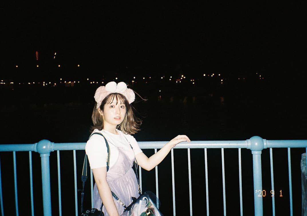 前田美里のインスタグラム：「ふぃるむ。🎞  #pentaxespio120mi #lomography400  . .  #ディズニー #ディズニーシー #シェリーメイ #ダッフィー  #disney #disneysea #ノスタルジック #女子力  #film #film_jp #photo #summer #selfie #ファインダー越しの私の世界 #写真好きな人と繋がりたい #ヲタク #欅坂46 #日向坂46 #フォロワー募集中 #costume #japanesegirl #follow #followme #좋아요 #팔로우미 #팔로미 #오오티디」