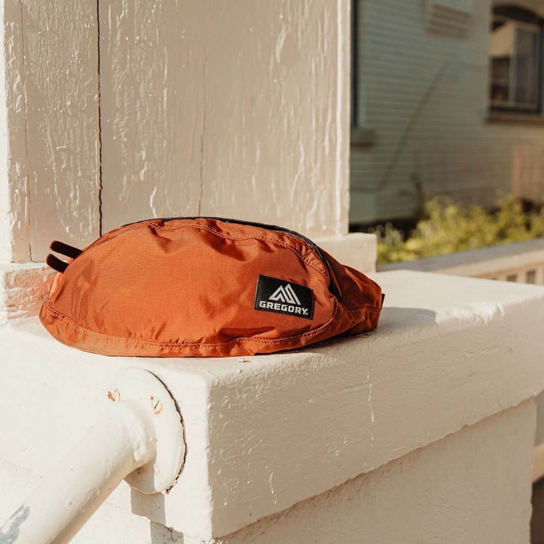 GREGORYのインスタグラム：「NEW COLOR｜RUST﻿ ﻿ 時代を超えても色褪せることがない名カラー。﻿ ﻿ #グレゴリー﻿ #テールランナー」