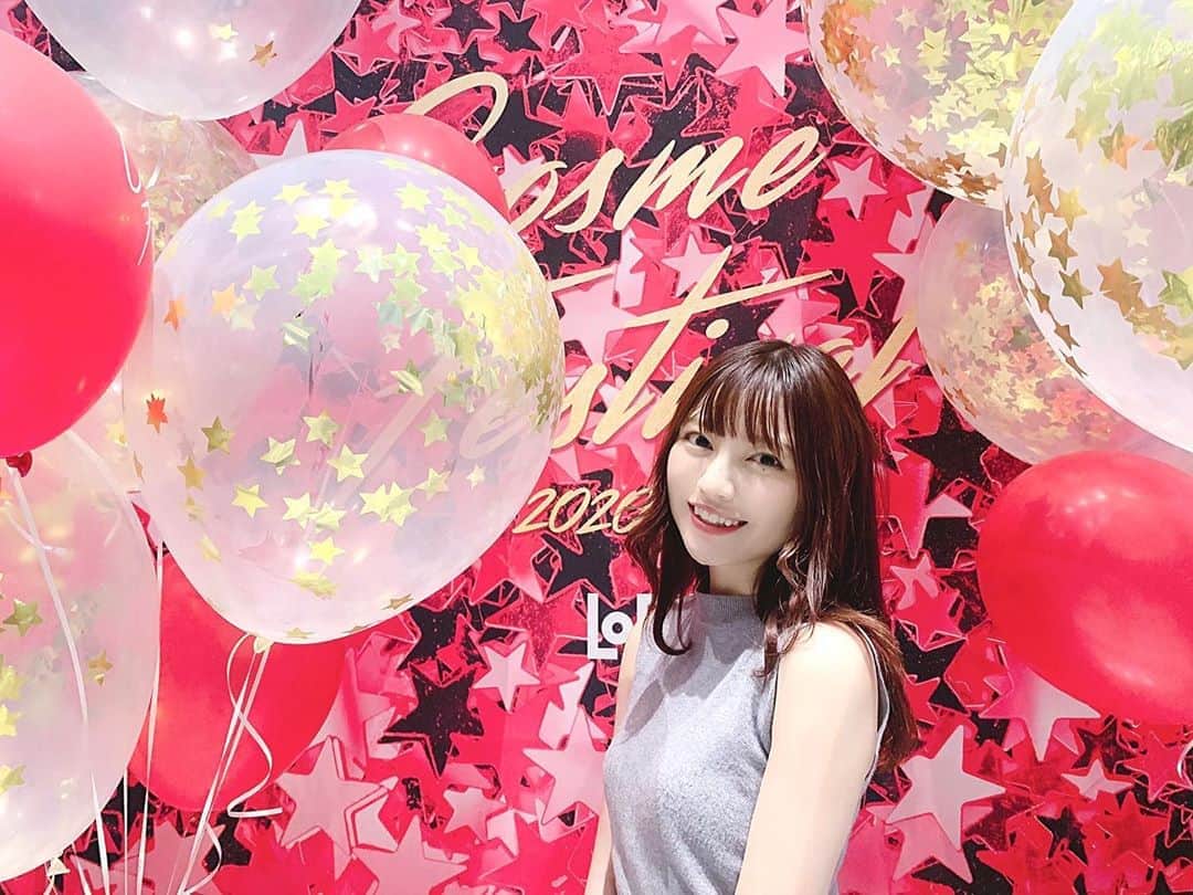 廣川奈々聖のインスタグラム：「先日 ＃ロフトのコスフェス に﻿ 行ってきました〜 ꪔ̤̮♡🍑﻿ ﻿ ﻿ ﻿ これからの新作コスメがいっぱい見れるイベント！﻿ めちゃくちゃ楽しかった…- ̗̀ ♡ ̖́-﻿ ﻿ ﻿ ﻿ 気になったのいっぱいあったけど﻿ その中でも特に気になったのいくつか！﻿ ﻿ ﻿ #エチュードハウス の #airmousse アイシャドウ！﻿ 涙袋に使うときにギラギラしすぎるラメは苦手だけど、これはラメが程よくて、しかも時間経ってもくすみにくくて感動した、、、﻿ 持ち歩きやすいサイズなのも良い🙆🏻‍♀️！﻿ ﻿ ﻿ #ラナチュルム のオールインワンシャンプー！﻿ ・シャンプー﻿ ・トリートメント﻿ ・ヘアマスク の3つがまとめて1本で済んじゃうのすごすぎる、、﻿ サンプル貰ったから早く使いたい〜！っ ̫ -˘﻿ ﻿ ﻿ #Excel の新作アイシャドウ！👁﻿ とにかくカラー展開がすごかった！﻿ 値段もそんなに高くなくて、色んなタイプのアイシャドウに挑戦できるのうれしい¨̮ ﻿ 使い心地、デパコス並なのでは……！﻿ ﻿ ﻿ 他にも﻿ ちょっと前から気になってた#cipicipi のコスメとか(頂いたのでまたそのうちレビューしよかな🐶)、#赤箱 の石鹸もどんどん可愛くなってるし！🐄、韓国の #リリーバイレッド も新しくハイライト出てたりとか🐇﻿ ﻿ ﻿ ﻿ 秋からのコスメも本当にたのしみになった💞﻿ ﻿ ﻿ ﻿ ﻿ ﻿ #ロフト展示会#秋コスメ#プチプラコスメ#コスメ好き#ハーブガーデン#ヘアケア#PR﻿」