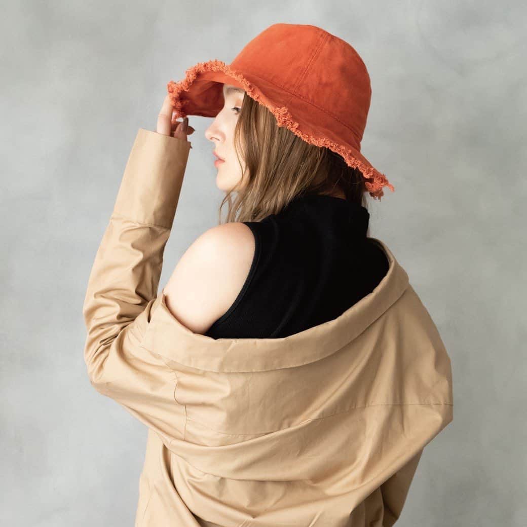 gallerieさんのインスタグラム写真 - (gallerieInstagram)「. .  #ReStock﻿ ————————————﻿ ﻿ ☑︎Cutoff Damage Bucket Hat(¥4,590+tax)﻿ ﻿ ダメージデザインがトレンド感のある大人気バケットハット再入荷致しました♥️﻿ ツバ部分は広すぎず狭すぎず、ちょうど良いサイズ感◎﻿ ワイヤーが入っているのでお好みの形にアレンジ可能です。﻿ ﻿ ﻿ ONLINE STOREはTOPのリンクから﻿ http://www.gallerie-online.jp/﻿ ————————————﻿ #お問い合わせ番号w1760﻿」9月7日 18時33分 - kalekale_official