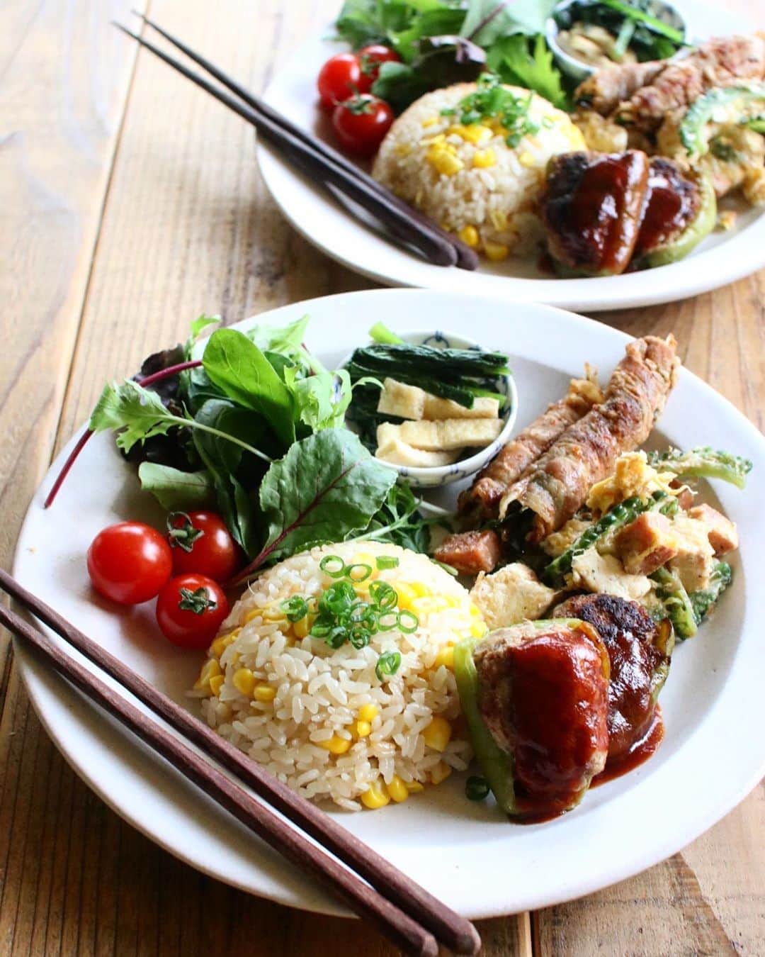 Atsukoのインスタグラム：「Today's lunch 2020.09.07 ･ ･ トウモロコシご飯 ★ピーマンの肉詰め ★ゴーヤチャンプルー ★小松菜と揚げの煮浸し もやしとニラの肉巻き ★ベビーリーフサラダ ★プチトマト ･ ･ 朝ごはんに用意したら食べる時間ないとゆーのでランチに。 今日はお友達の分も！ ★印の野菜は @teraoka_organic_farm 寺岡有機醸造株式会社の有機野菜！ ゴーヤ苦手なんですけどね。チャンプルー作ったら美味しくできて大満足❤  そこまで苦味を感じ無かったので、食べること出来て嬉しい😍 娘は元々ゴーヤ好きなので、美味しい美味しいと食べてましたよ😋 有機野菜、久しぶりに食べられて嬉しかった✨✨ ･ ･ ちなみに4枚目がセット内容。 今回は10品目です。 ･ ･  寺岡有機醸造さんは、化学調味料・合成保存料を一切使用しないお醤油やドレッシングなどのオーガニック商品を製造している創業130年の醤油屋です。代表的な商品に「寺岡家のたまごにかけるお醤油」があります。 ･ 現在は有機農場も経営しておりまして、そこでは有機JAS認証のオーガニック野菜のみを生産をしています。 百貨店や広島県内のスーパーのみでしか購入できず、全国展開のため一般家庭向けの野菜宅配サービス拡大に向けSNSでのPR活動を行っているとのこと！ 気になる方はチェックしてみてね😋 → @teraoka_organic_farm  #PR」