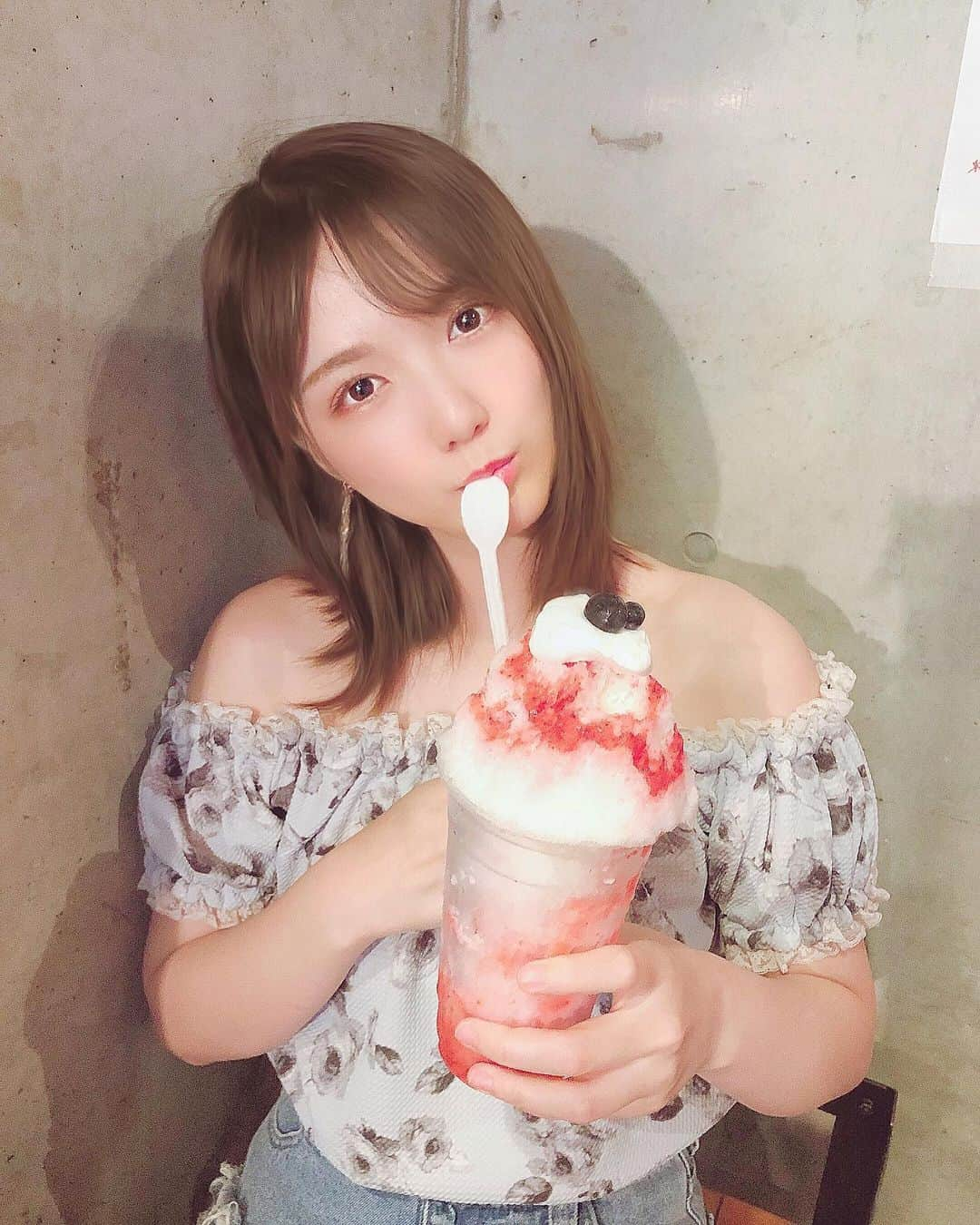 平口みゆきさんのインスタグラム写真 - (平口みゆきInstagram)「ふわふわかき氷たまらんなぁ☺︎ . . . . . #かき氷 #吉祥寺 #吉祥寺かき氷 #氷屋ぴぃす #いちごみるく #🍧 #🍓 #🍼 #ice #dessert #selfie #me #followｍe #平口みゆき #hiraguchimiyuki」9月7日 18時55分 - hiraguchimiyuki25