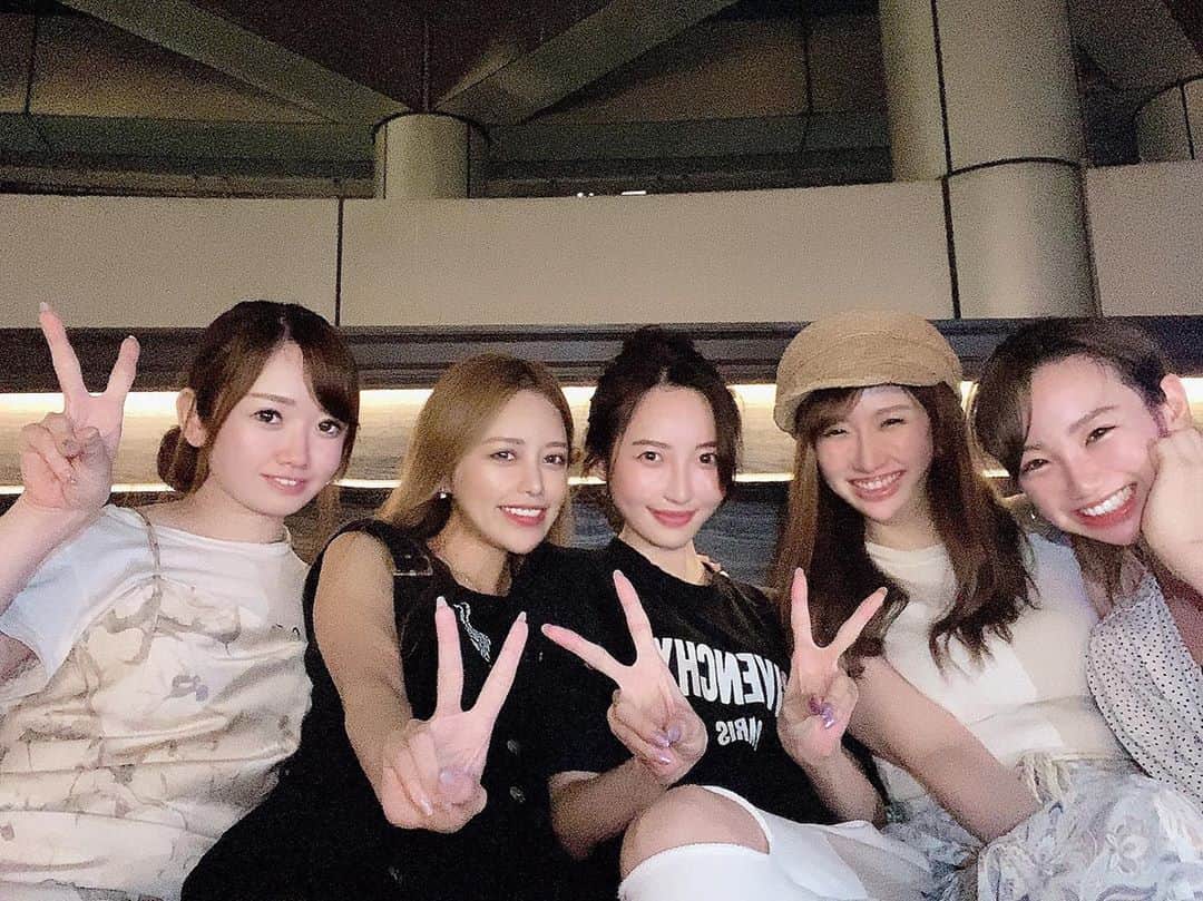 せんちゃんのインスタグラム：「週末も一緒にBlairのお姉さん達と❣️ 面倒見良くて感謝しかない😭✨ #麻布十番 #スカイバー #ブレア」
