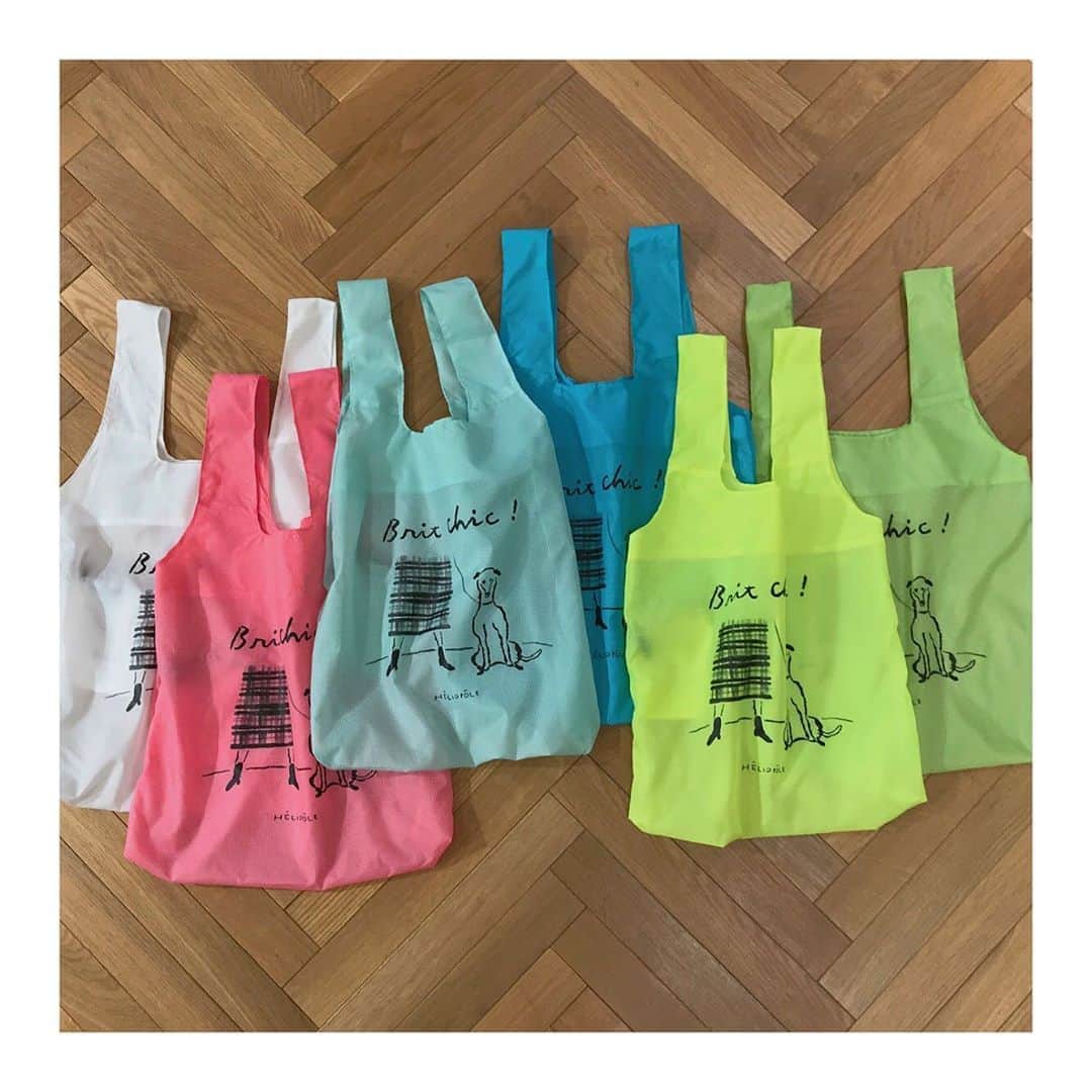 エリオポールのインスタグラム：「. Brit chic! 9.4.fri.-10.4.sun. . . 全店舗・online storeにて¥20,000（税抜）以上をお買い上げのお客さまに、人気イラストレーター塩川いづみさんとコラボレーションしたカラビナ付きエコバッグをプレゼントいたします！ ＊なくなり次第終了となります。 ＊HÉLIOPÔLE10 店は対象外となります。 . . . #HELIOPOLE #エリオポール #britchic #IzumiShiokawa #2020aw #autumnwinter #selectshop #fashion #style #british #britishstyle」