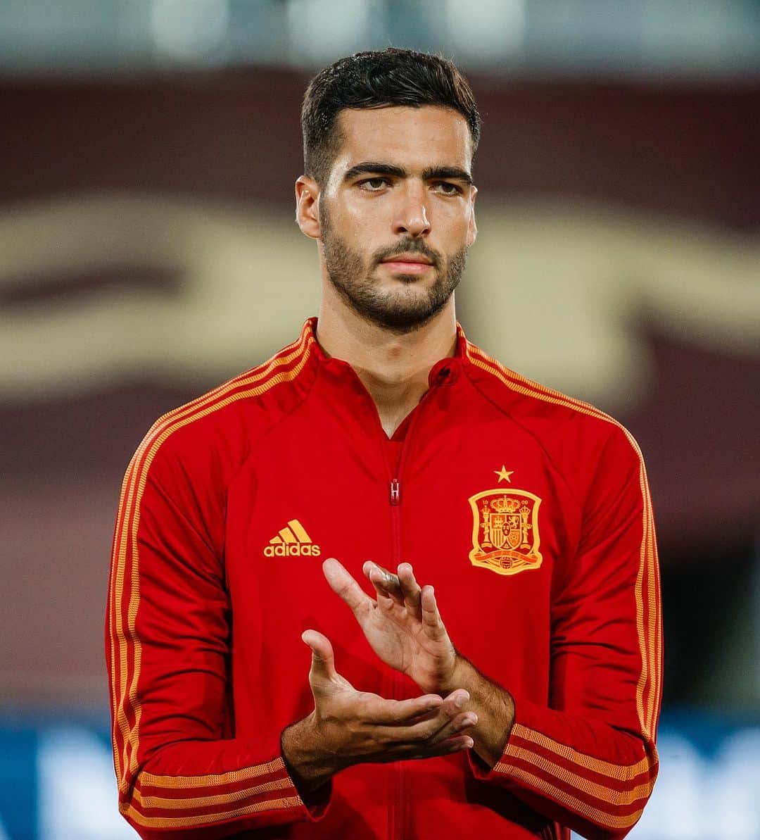 のインスタグラム：「Semana de @sefutbol terminada! Experiencia increíble! Y muy buenas sensaciones! 🔴📈」