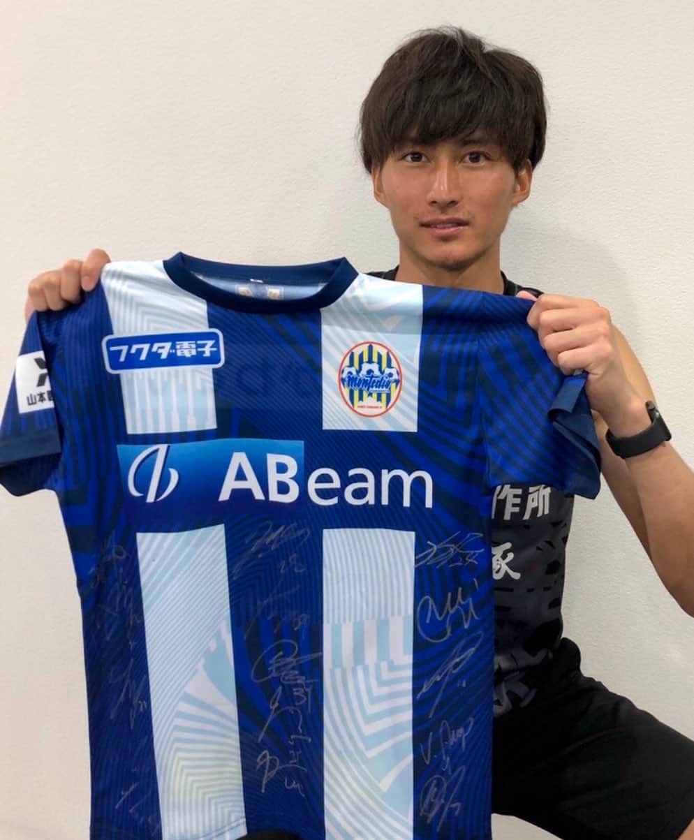 摂津颯登のインスタグラム：「「新型コロナウイルス対策サッカーファミリー支援 JFA/JPFAチャリティオークション」を開催します。 売り上げ金はJFAサッカーファミリー支援金として全国のクラブチームやサッカースクール、リーグ、連盟、地域・都道府県サッカー協会への支援など、サッカーファミリーのために活用します。 よろしくお願いします。  https://auction.hattrick.world/top/49」
