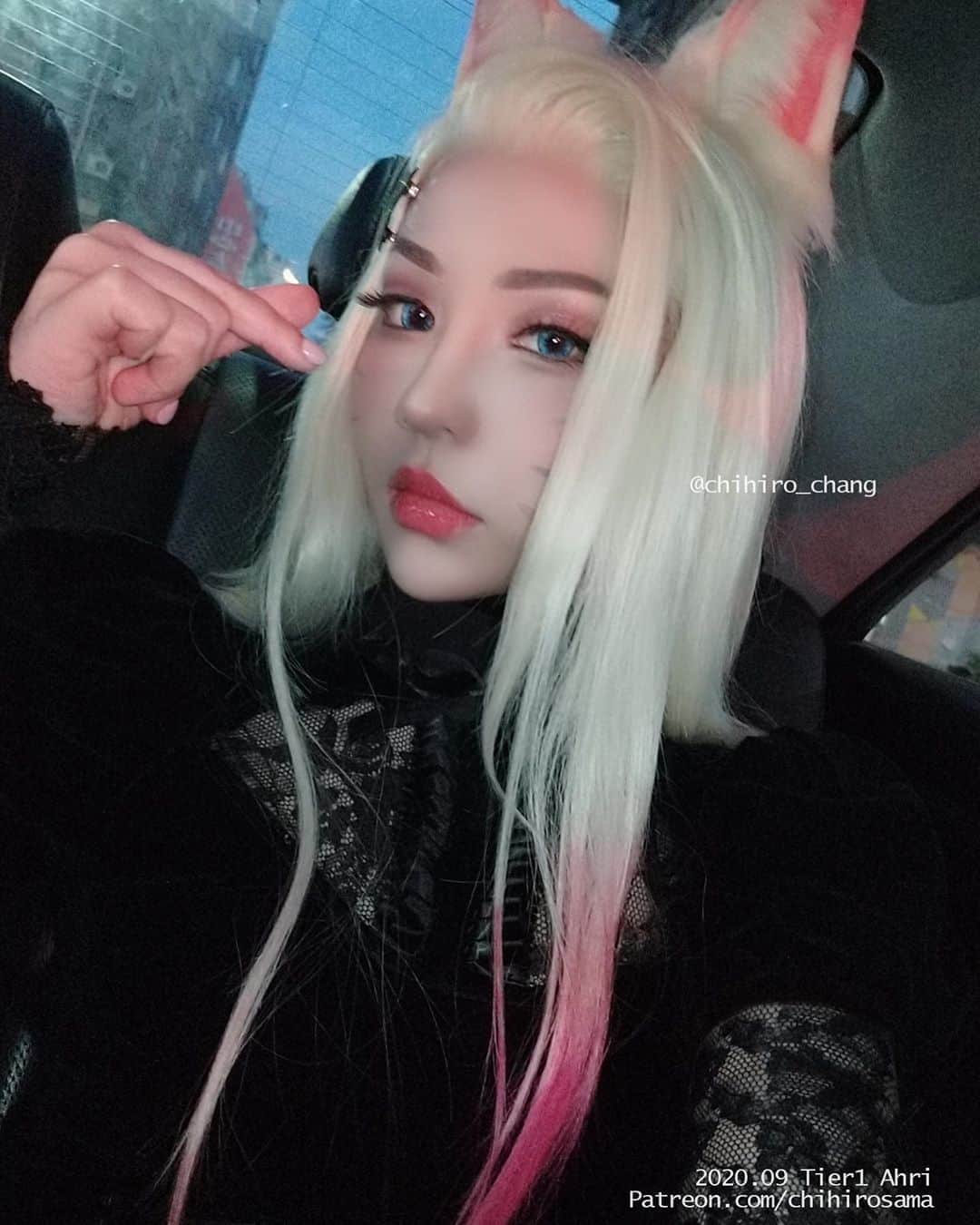 千尋のインスタグラム：「KDA AHRI  Sep Patreon Tier1 💕  Quite a long time not hand making cosplay clothing myself !!! Really satisfied with my wig dyed by myself in such a beautiful gradient !!! And the fringes are quite beautiful , too!!! Share and support me if you like these!  好久沒有手作衣服了!!!特別滿意這次自己手染的漸層粉毛 覺得這次瀏海吹的很美呼呼呼))自己說 喜歡請多多支持(灬ºωº灬)  Patreon patreon.com/chihirosama  耳朵訂製 @sobirealisticears   #KDA #AHRI #THEBADDEST #PRERELEASEOUTFIT #kdacosplay #coplaygirl #ahricosplay #LeagueofLegends」