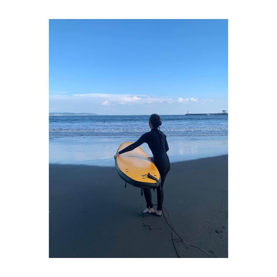 本郷杏奈さんのインスタグラム写真 - (本郷杏奈Instagram)「🏄‍♀️ #surf #surfstyle #サーフィン女子#ちゃんと立てました」9月7日 19時00分 - annahongou