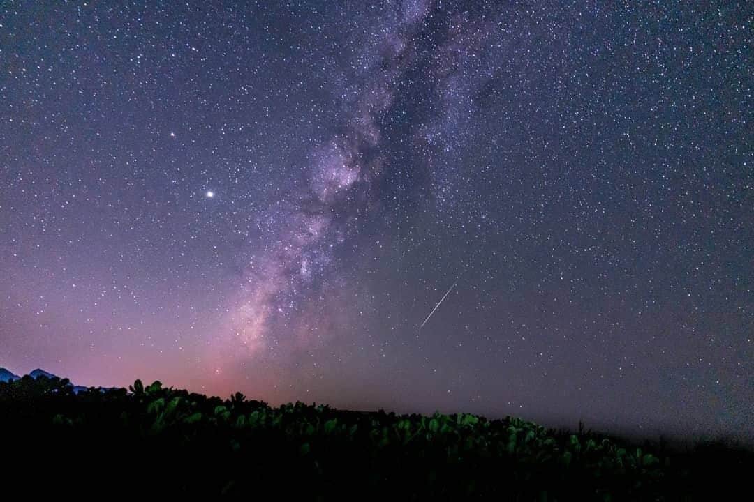 Be.okinawaのインスタグラム：「Cape Hedo, the northernmost tip of Okinawa Main Island. On a clear day, you can see the star-filled night sky. This is where an old folk story of fallen stars has been passed down for generations. Feel the exhilaration under the silent and fantastical night.  📍:Cape Hedo, Okinawa Main Island  We are now apart, but we are under the same starry night. We look forward to your future visit. 📷: @bunga_photo_ Thank you for your lovely photo!  Tag your own photos from your past memories in Okinawa with #visitokinawa / #beokinawa to give us permission to repost!  We look forward to welcoming you when things settle down. Stay safe! #okinawaathome #staysafe  #capehedo #辺戸岬 #邊戶岬 #헤도미사키 #nightsky #starrysky #starrynight #nature #milkyway #japan #travelgram #instatravel #okinawa #doyoutravel #japan_of_insta #passportready #japantrip #traveldestination #okinawajapan #okinawatrip #星 #沖縄 #沖繩 #오키나와 #打卡 #여행스타그램」