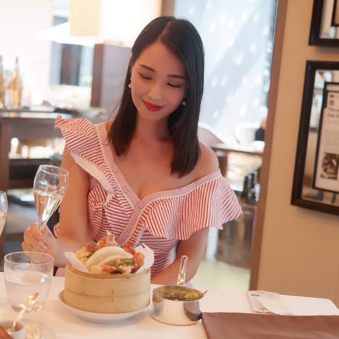 Miyu Toyonagaさんのインスタグラム写真 - (Miyu ToyonagaInstagram)「Always feel welcome with @grandhyatttokyo  Thank you for the invite to try  a new Oak Door's brunch menu on last Saturday.(Swipe👈   )  週末はプライベートでも訪れる オークドアにて新しいブランチメニューを試しにお邪魔させていただきました。  生演奏とともに、躍動感あふれるダイニングでゆっくり過ごせます。  婚約お祝いもしてもらいました💞  日頃から素敵な空間、友人達といることって本当に大事だなと再確認した１日でした🙏」9月7日 19時09分 - miyu_toyonaga