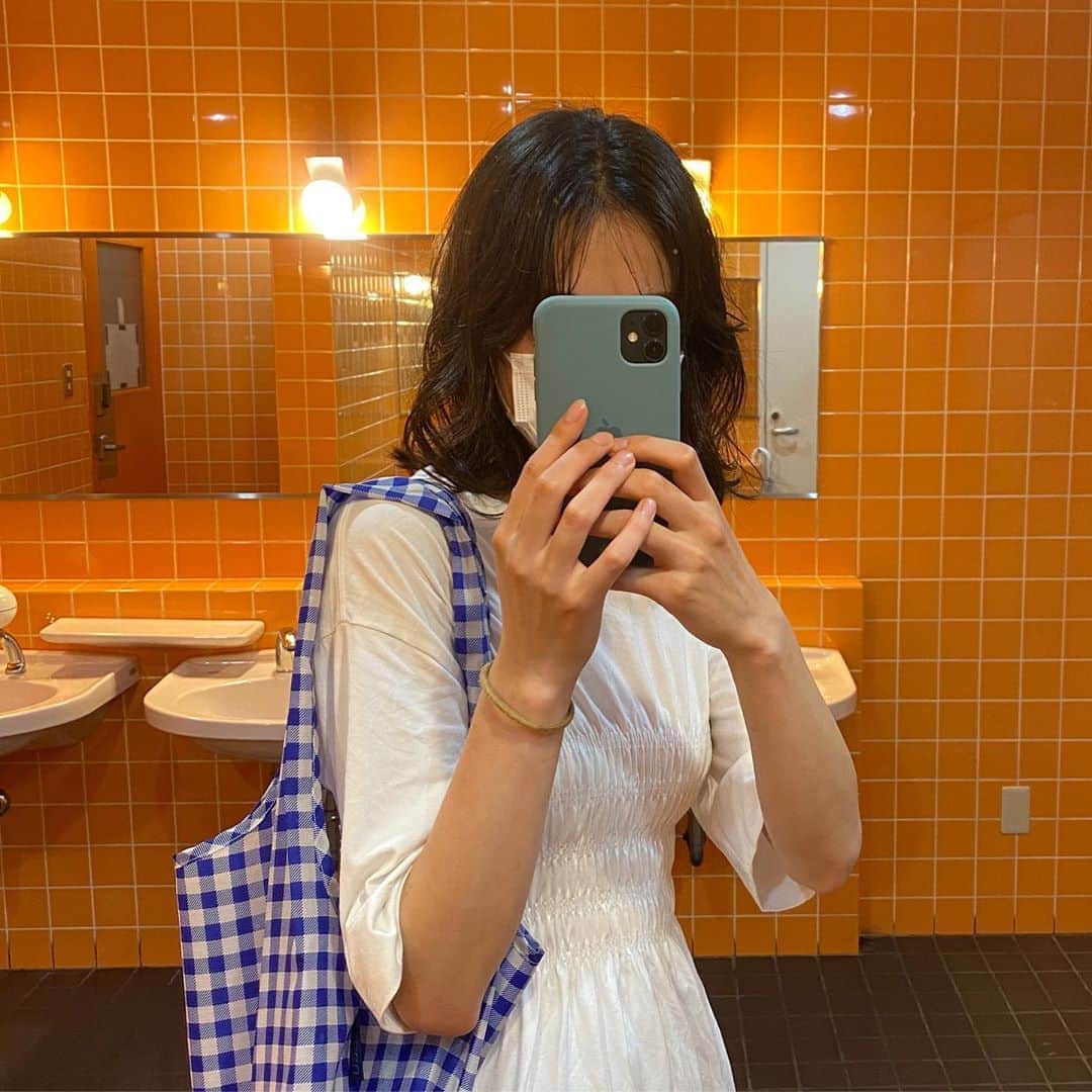 保坂美亜のインスタグラム：「どうしてもトイレ行きたくて近くにいた管理人のおじちゃんに話しかけたら今回は特別に！とロック開けてくれた。」