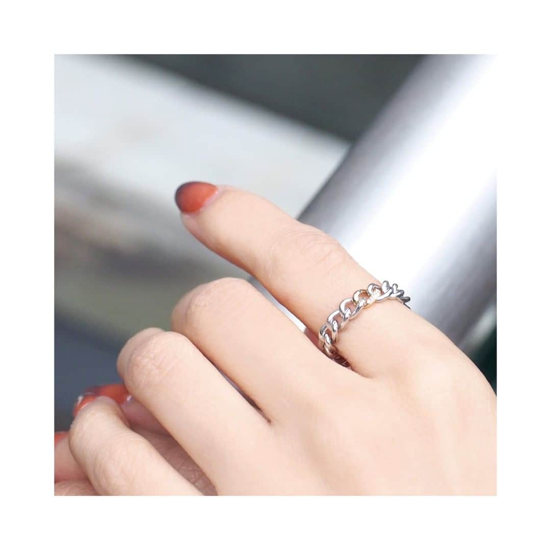 コレカウのインスタグラム：「ㅤㅤㅤㅤㅤㅤㅤㅤㅤㅤㅤㅤㅤ Recommend  ㅤㅤㅤㅤㅤㅤㅤㅤㅤㅤㅤㅤㅤ 『繋がり、絆、共存』をキーワードにデザインされた LINXチェーンリング💍 ㅤㅤㅤㅤㅤㅤㅤㅤㅤㅤㅤㅤㅤ ㅤㅤㅤㅤㅤㅤㅤㅤㅤㅤㅤㅤㅤ 【’MANISTA】TSUMIKI-LINKS： シルバー925/K10ダイヤモンドチェーンリング ¥14,300(in tax) ㅤㅤㅤㅤㅤㅤㅤㅤㅤㅤㅤㅤㅤ ㅤㅤㅤㅤㅤㅤㅤㅤㅤㅤㅤㅤㅤ ㅤㅤㅤㅤㅤㅤㅤㅤㅤㅤㅤㅤㅤ ㅤㅤㅤㅤㅤㅤㅤㅤㅤㅤㅤㅤㅤ ㅤㅤㅤㅤㅤㅤㅤㅤㅤㅤㅤㅤㅤ ㅤㅤㅤㅤㅤㅤㅤㅤㅤㅤㅤㅤㅤ #大人ジュエリー #ジュエリー大好き ＃TSUMIKI #チェーンリング #SLV925 #K10ジュエリー #ダイヤ #ring #MANISTA_jewelry #jewelry #finejewelry #보석 #首飾 #アクセサリー #accessories #액세서리 #配飾 #大人女子 #大人カジュアル #通勤コーデ #キレイ目コーデ #カジュアルコーデ #カジュアルファッション #シンプルコーデ #ladysfashion  #fashion #chao_app #zozotown #perky_room」