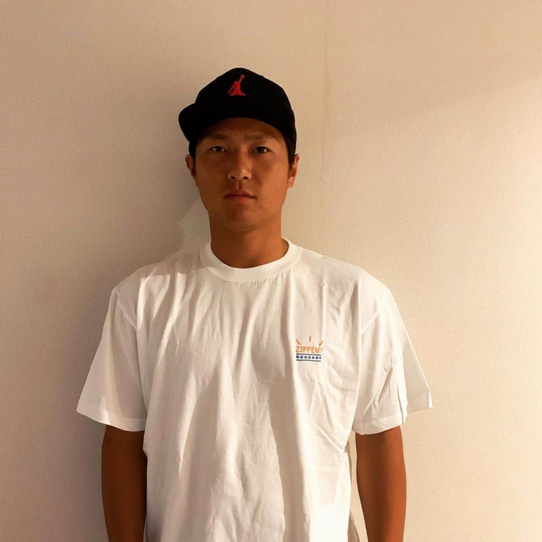 寺島成輝さんのインスタグラム写真 - (寺島成輝Instagram)「琉球ブルーオーシャンズ⚾️ 松尾大河選手作　zippe_ny ジパニー かっこいいTシャツが届きました。 👕 まだ暑いのでいっぱい着用させてもらいます。☀️💦  ありがとう😊 #ジパニー #zippe_ny#松尾大河  #tシャツ @zippe_ny  @taiga.0405」9月7日 19時18分 - narukiterashima18