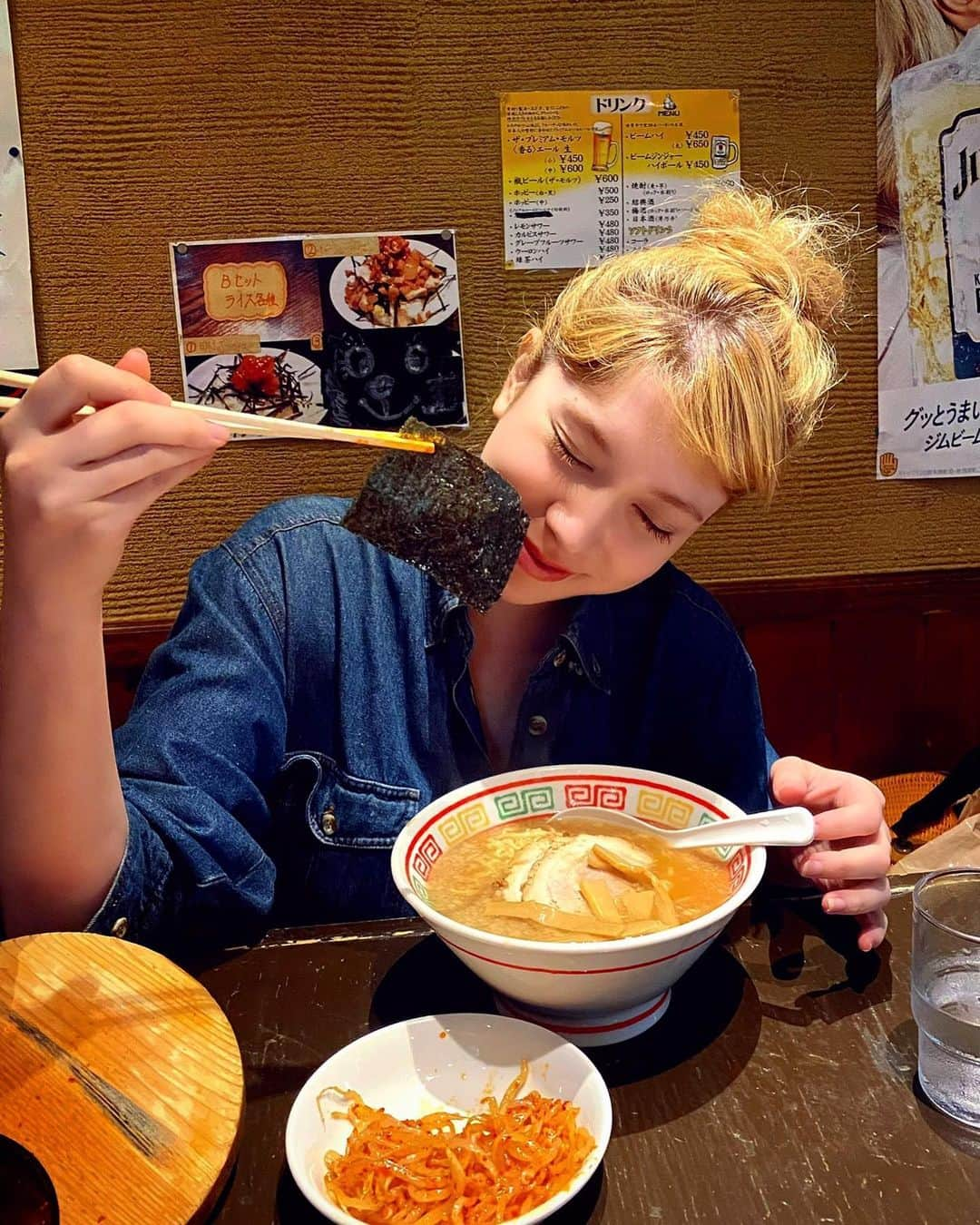 工藤ジェニファー茉侑さんのインスタグラム写真 - (工藤ジェニファー茉侑Instagram)「麻布ラーメンのもやしは麻布十番店より西麻布店の方が辛い🥴🤪  こんだけ食べて、なんとか、ぎりぎり、、普通の人間の体でいられるのはパーソナルのおかげ🙇‍♀️🙇‍♀️🙇‍♀️　@ti_habit @shintaro.obi   トレーナーさんみんなイケメンで優しいよん☺️💕2ヶ月ダイエットコース、おすすめ❣️  #食べたいけど痩せたい　#食べたいものを食べる #西麻布グルメ  #チーズ好きな人と繋がりたい #ダイエット　#ダイエットメニュー #グルメな人と繋がりたい  #お酒好きな人と繋がりたい #お酒好き女子 #beer #グルメ好きと繋がりたい #麻布十番　#麻布十番グルメ #ラーメン　#ラーメン好きな人と繋がりたい #ramen #麻布ラーメン　#ラーメン巡り #ラーメン女子 #ラーメン好き #゙りたい #イケメン #好きな人 #お酒」9月7日 19時19分 - jennifermayu_s