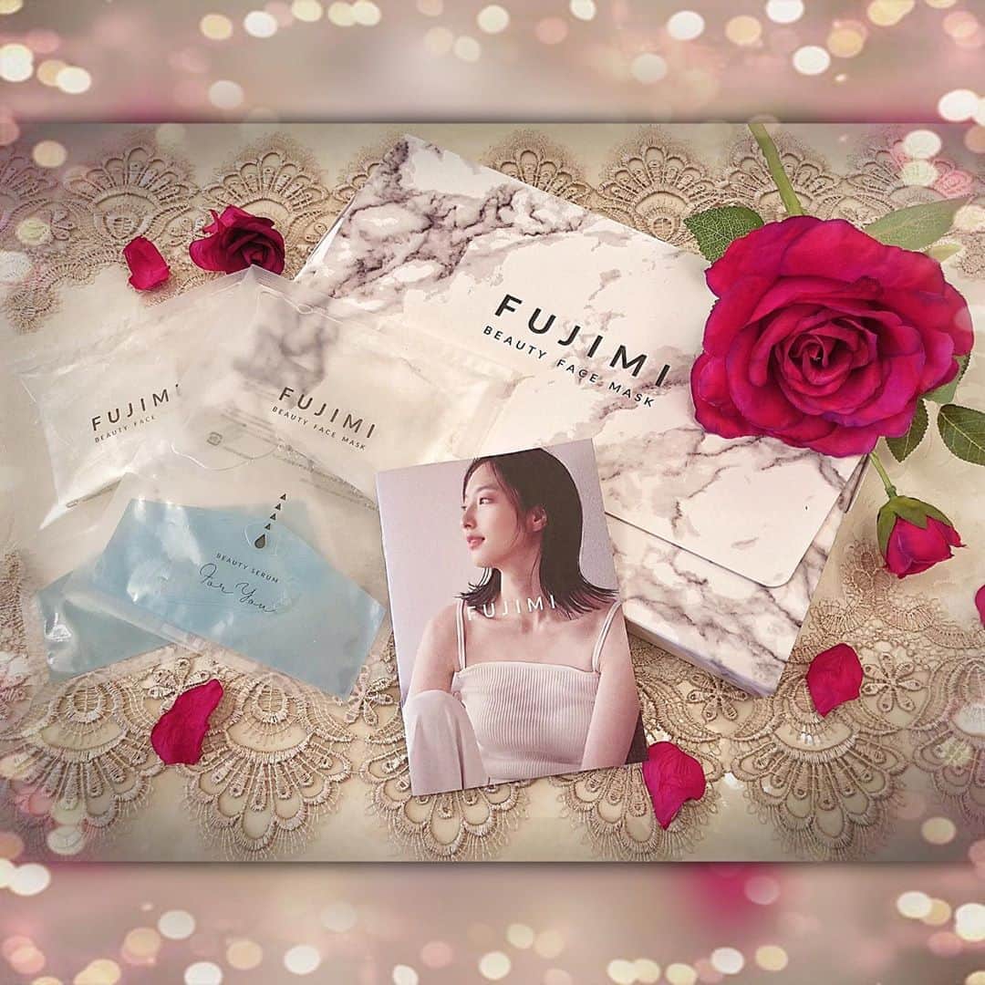 のインスタグラム：「またまた頼んだ、カスタマイズできるフェイスマスク😆💫 ・ 今度は前回と色が違う🤔 …と言うことは💡 前回と肌質が違うって事⁉️ それとも香りを変更したかな⁉️ ・ どちらにしても、その時の肌に合った成分で送られてくるし、好きな香りを選べるので嬉しい❤️ ・ 付けた感じも透明感あって良い香り❤️ お風呂上がりの癒しの時間❤️ ・ ぜひ皆様も自分の肌に合った、好きな香りのオリジナルマスクを作ってみてはいかがでしょう😉❣️ 気になる方はこちらから😊 ↓↓↓ @fujimi_official ・ https://fujimi.me/facemask/ ・ #すっぴん　 #ビューティー #beauty #美肌 #美肌ケア #美肌作り #肌診断 #肌質改善 #美容 #美容垢 #美容好きな人と繋がりたい  #美容オタク #美容マニア #美容液 #美意識 #美活 #美白 #美肌 #女子力 #健康 #若返り #自分磨き #ツルツル肌 #透明感 #スキンケア #フェイスマスク #facemask #パック #フジミ #fujimi #pr」
