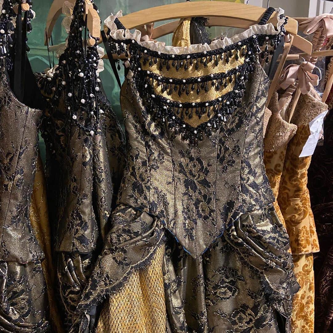 オーレリー・デュポンのインスタグラム：「Travail formidable de la couture de l’Opera de Paris pour la production de « Mayerling », reportée en 2022 🤞, ça va être beau... hâte! @balletoperadeparis」