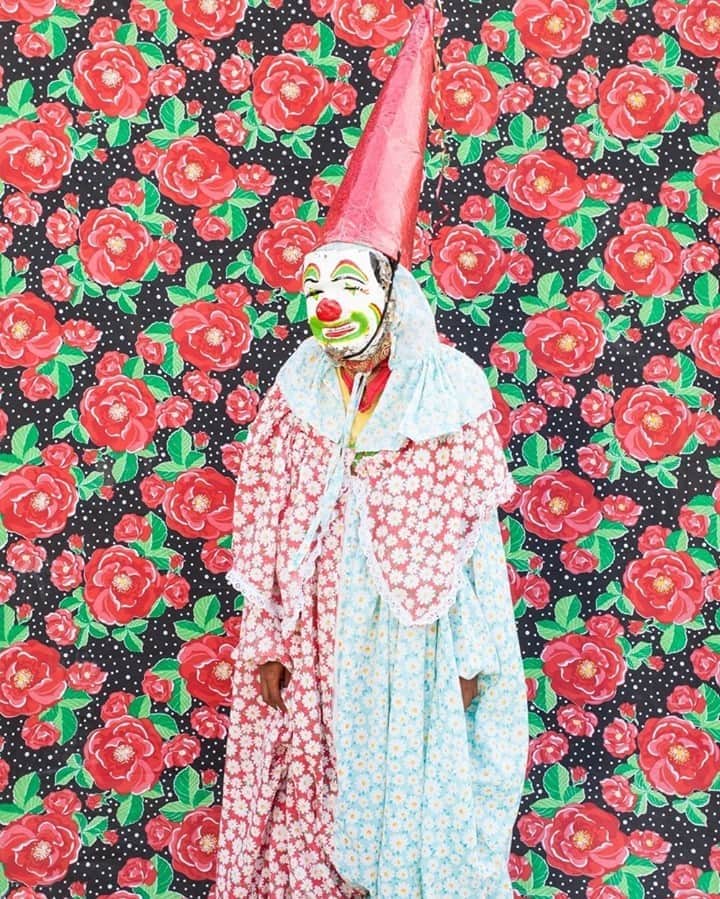 ナショナルジオグラフィックさんのインスタグラム写真 - (ナショナルジオグラフィックInstagram)「Photo by Luján Agusti @lujanag  Coatepec, Veracruz, Mexico: Portrait of a dancing clown in typical costume. The clowns of Coatepec and Xico provide kids with a positive alternative while keeping a years-long tradition alive.」9月7日 19時38分 - natgeo