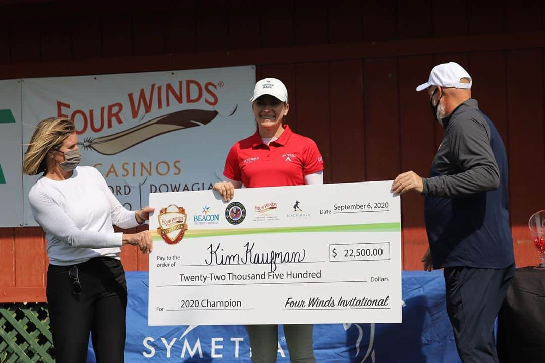 キム・カウフマンさんのインスタグラム写真 - (キム・カウフマンInstagram)「Yesterday I captured my first professional win on the @road2lpga in 6 years at the @fourwindscasinos Invitational. These pictures don’t show how excited I am to see my hard work the past six months really pay off. However, it truly takes a village.  Thank you to my husband and caddie, @jaxwp for being on the road with me the past seven weeks. To my coaches, @todd.kolb and @shawneeharle. I hope you’re both enjoying this as much as I am! Finally, to my sponsors who stick by my side thru all the ups and downs. @sanfordsportsci @powergolfsf @choicebank @callawaygolf @titleist @footjoy #antiguasportswear  Thank you to everyone for the texts, emails, and messages. It’s overwhelming to see how many people were following along yesterday. Thank you!! 😁🏆🎉🙌😃」9月7日 19時38分 - kimkaufmangolf