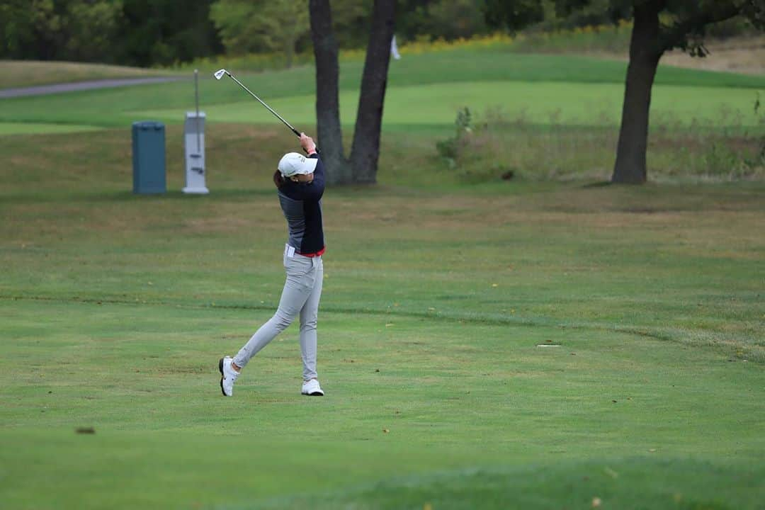 キム・カウフマンさんのインスタグラム写真 - (キム・カウフマンInstagram)「Yesterday I captured my first professional win on the @road2lpga in 6 years at the @fourwindscasinos Invitational. These pictures don’t show how excited I am to see my hard work the past six months really pay off. However, it truly takes a village.  Thank you to my husband and caddie, @jaxwp for being on the road with me the past seven weeks. To my coaches, @todd.kolb and @shawneeharle. I hope you’re both enjoying this as much as I am! Finally, to my sponsors who stick by my side thru all the ups and downs. @sanfordsportsci @powergolfsf @choicebank @callawaygolf @titleist @footjoy #antiguasportswear  Thank you to everyone for the texts, emails, and messages. It’s overwhelming to see how many people were following along yesterday. Thank you!! 😁🏆🎉🙌😃」9月7日 19時38分 - kimkaufmangolf