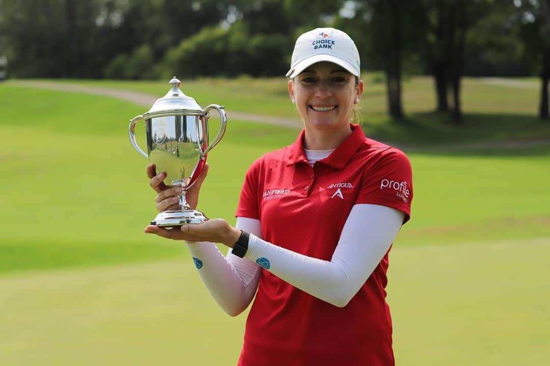 キム・カウフマンのインスタグラム：「Yesterday I captured my first professional win on the @road2lpga in 6 years at the @fourwindscasinos Invitational. These pictures don’t show how excited I am to see my hard work the past six months really pay off. However, it truly takes a village.  Thank you to my husband and caddie, @jaxwp for being on the road with me the past seven weeks. To my coaches, @todd.kolb and @shawneeharle. I hope you’re both enjoying this as much as I am! Finally, to my sponsors who stick by my side thru all the ups and downs. @sanfordsportsci @powergolfsf @choicebank @callawaygolf @titleist @footjoy #antiguasportswear  Thank you to everyone for the texts, emails, and messages. It’s overwhelming to see how many people were following along yesterday. Thank you!! 😁🏆🎉🙌😃」