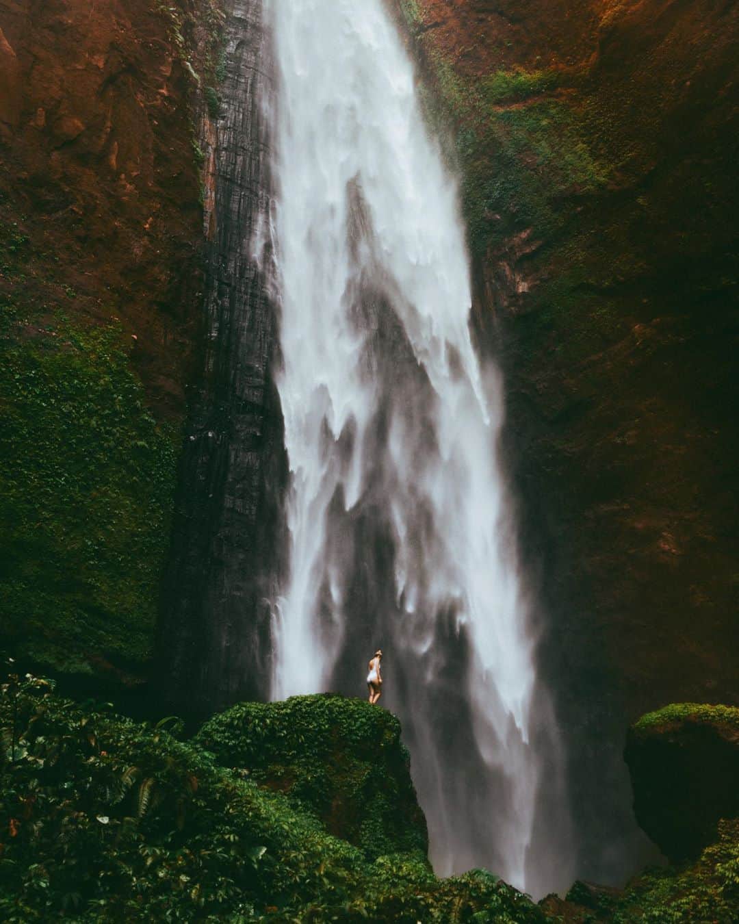 リリー＝ローズ・メロディさんのインスタグラム写真 - (リリー＝ローズ・メロディInstagram)「Chasing waterfalls in East Java 🌴💦」9月7日 19時33分 - lilyrose