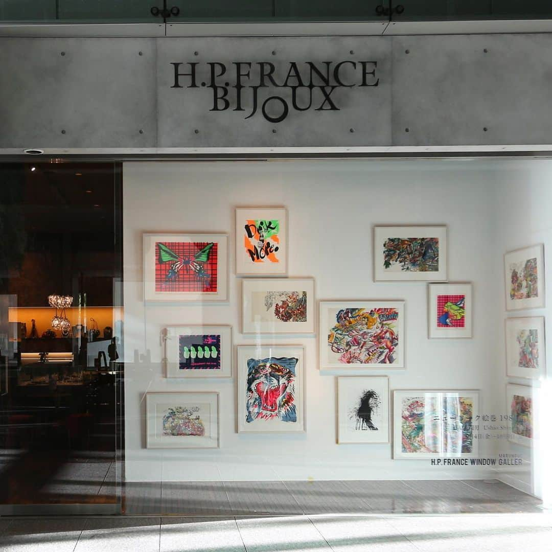 HPFRANCE　アッシュペーフランスさんのインスタグラム写真 - (HPFRANCE　アッシュペーフランスInstagram)「【WINDOW GALLERY MARUNOUCHI】  篠原有司男展「ニューヨーク絵巻 1980th」  WINDOW GALLERY MARUNOUCHIでは、アーティスト・篠原有司男氏の個展を開催中。ボクシンググローブに絵の具をつけ、キャンバスに殴りつけるようにドローイングする「ボクシングペインティング」が強烈なインパクトを放ちます。2013年には、篠原氏と妻・乃り子さんを追ったドキュメンタリー映画『キューティー＆ボクサー』も公開。今回は1970年代や80年代の作品など、NY在住の軌跡とも呼べる作品の数々を展示します。 ． ■会期: ～10月9日(金)  #ushioshinohara #篠原有司男  #hpfrancebijoux #fashion #art #個展 #exhibition #アート #paintings #現代アート #comtemporaryart #marunouchi #hpfrance #アッシュペーフランス #クリエイションが人を豊かにする」9月7日 19時46分 - hpfrance_official