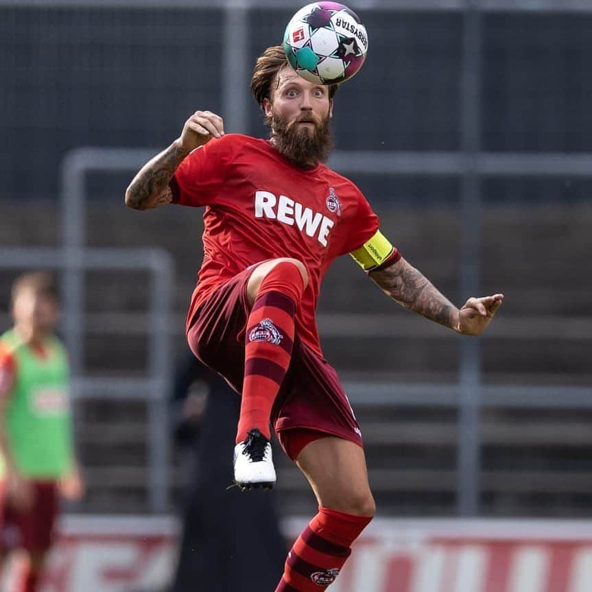 のインスタグラム：「How you look on mondays 😮 @fckoeln  #monday #motivation #new #week #effzeh #köln #cologne #fc #preseason #training #proud #blessed #positivevibes #team #mh6 #liebedeinestadt」