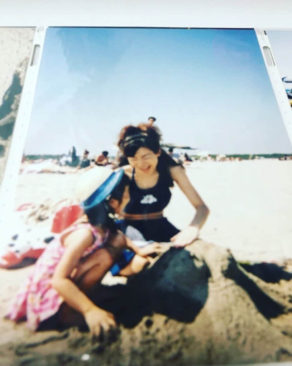 のインスタグラム：「. . Happybirthday Mother💐❤️ ずっと私の憧れの人。 . . #kolme #happybirthday #mother  #memories #happy #love  #誕生日おめでとう #ママ #大好き」