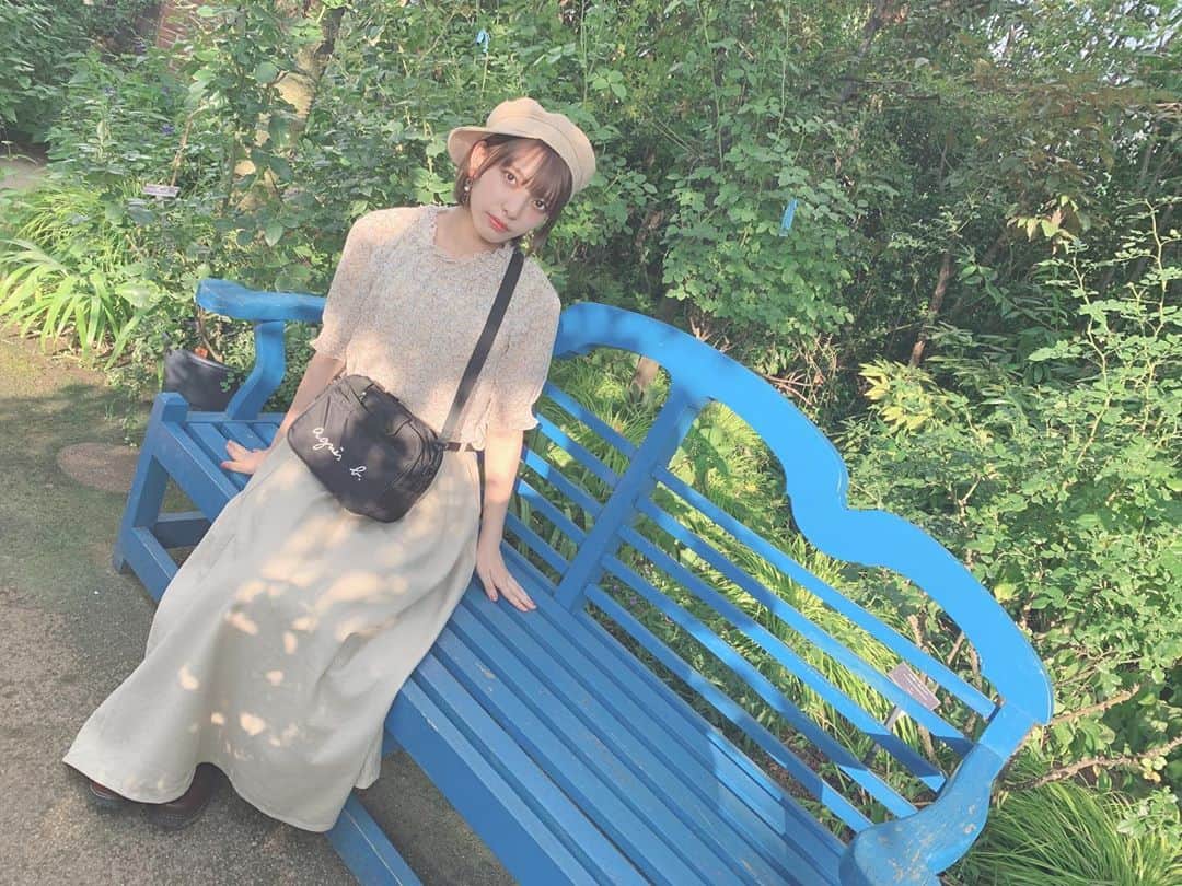 徒然みおれのインスタグラム：「ひまわりスイーツと イングリッシュガーデン 行きたいねってことだったので  お花柄のトップスに ベージュスカート 形がとても可愛いお帽子 にしました😽🌻  お花にイエロー入ってて 🌻っぽいかなって！  まだまだ夏っぽさある お出かけコーデでした✨  #ehkasopo #エヘカソポ #コーデ #ootd #夏コーデ #イヤリング #キャスケット #ベージュコーデ」