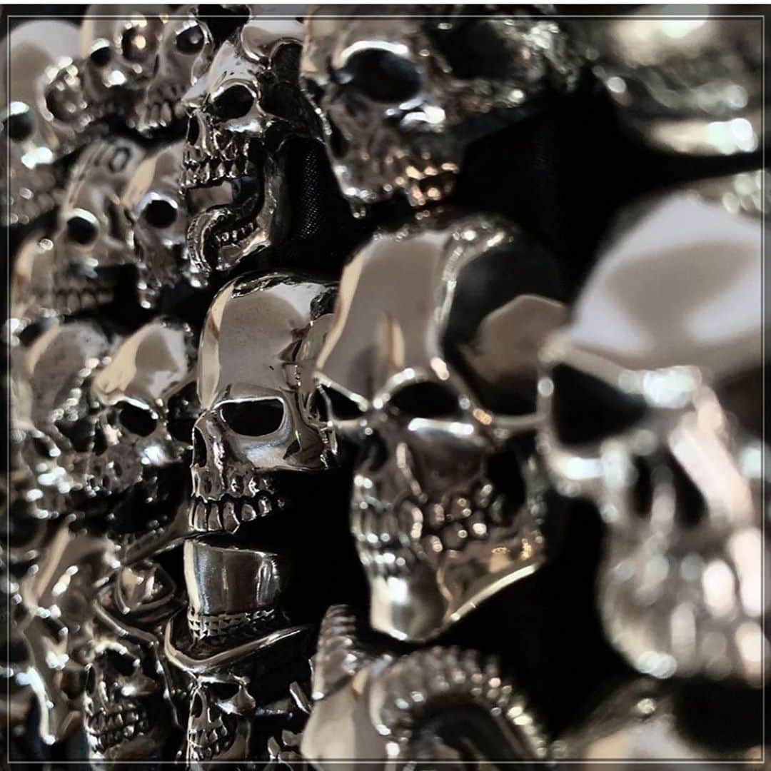 クレイジーピッグさんのインスタグラム写真 - (クレイジーピッグInstagram)「Such a cool shot from @crazypigdesignsjapan 🙌 THE WALL OF SKULLS #catacombs #skull #fear #death #gothic #skulllife #halfjaw #rocknroll」9月7日 19時53分 - crazypigdesignslondon