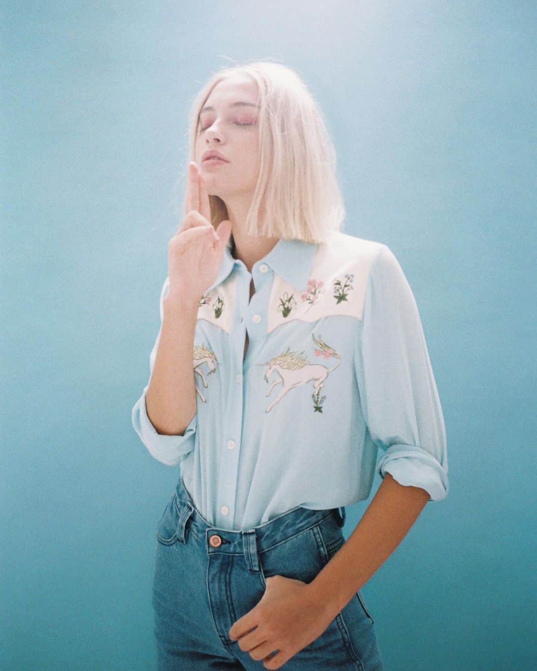 のインスタグラム：「Straight shooter. Tap photo to shop unicorn embroidered “Elvis Rodeo Shirt” that will pair effortlessly with your favorite pair of jeans. #SretsisPF20 #PF20TheLastUnicorn」