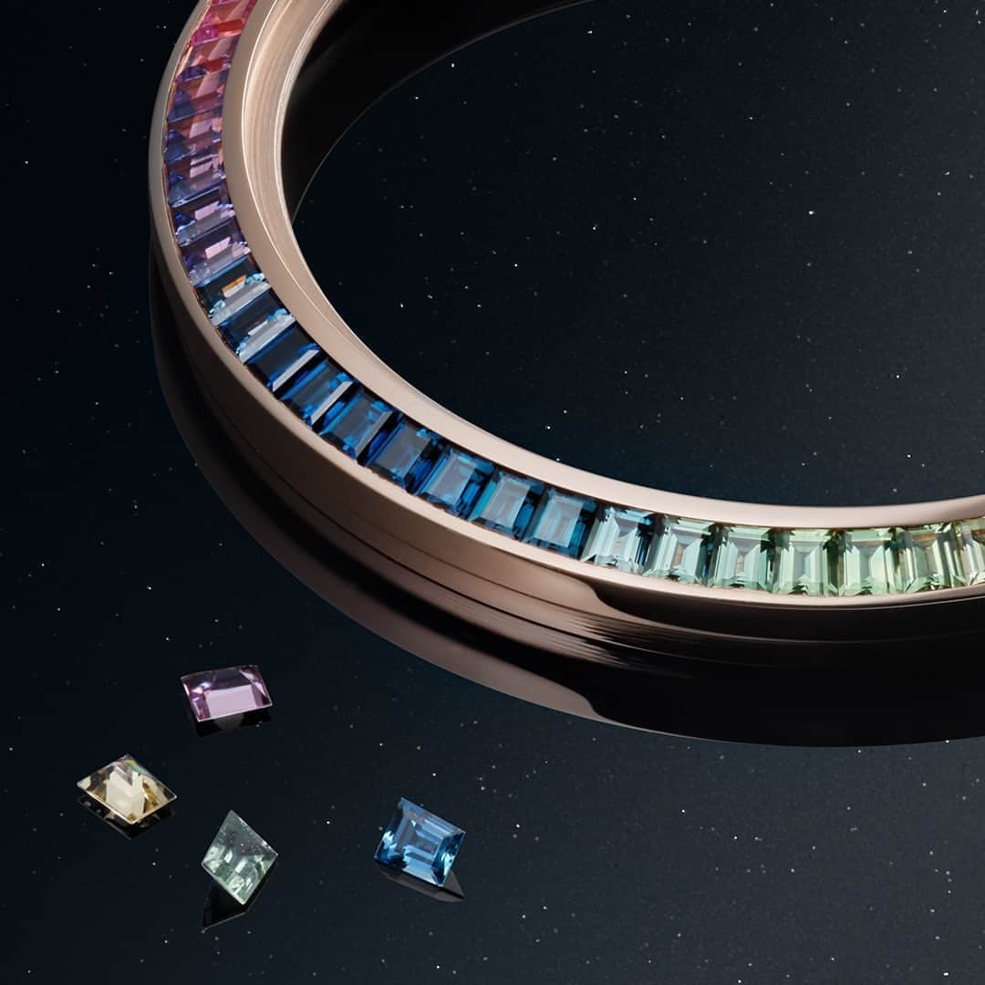 のインスタグラム：「Gemstone artistry. #RendezVous _ Set with a brilliant, colour-graduated circle of 64 baguette-cut sapphires by our Master Gemsetters.  _ Rendez-Vous Celestial _ #JaegerLeCoultre #积家 #HomeofFineWatchmaking #RendezVous #Femininity #Style #Jewellery #Style #Gemstone #Art #SavoirFaire #Design #ValleeDeJoux #Craftsmanship #Watchmaking #SwissWatch」