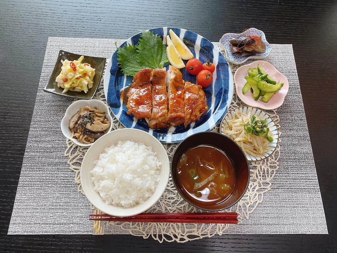 東野佑美さんのインスタグラム写真 - (東野佑美Instagram)「#お家ごはん 🍚🌼 照り焼きって時々無性に食べたくなる🤢❤︎ . . . #ゆんの飯 #お家ご飯 #砂糖不使用 #グルテンフリー #照り焼きチキン #おうちごはん #おうちごはんlover  #自炊 #地味飯 #時短料理 #ボディメイクレシピ  #東野佑美」9月7日 20時00分 - yumi.higashino