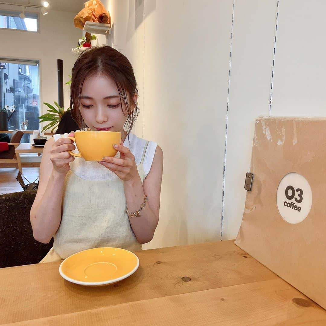 塩川裕美のインスタグラム：「. . 佐賀の人気カフェで雨宿り☕️  店内広々してて過ごしやすかった𓅿⑅」