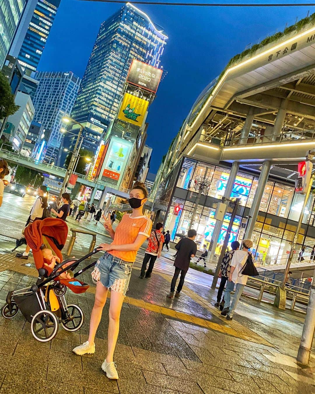 エミ・マイヤーのインスタグラム：「Loving the new look of Shibuya.  Bright light evening stroll in my city after the storm.」