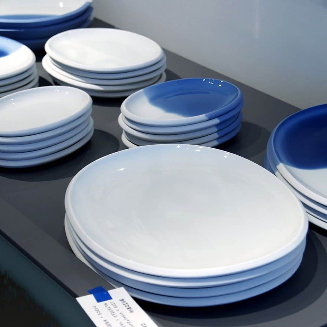 GERVASONI JAPAN / ジェルバゾーニ ジャパンのインスタグラム：「Gervasoni Tokyoでは、Paola Navoneがデザインした食器や雑貨も展示・販売しております。 お近くにお越しの際は是非お立ち寄りください^ ^  【GERVASONI TOKYO】 〒107-0062 東京都港区南青山 6-8-8 Tel:03-6418-5764 Fax:03-3486-5074 営業時間：11:00~18:00(事前予約制) 火・水曜定休   ※ご来店は事前予約制を承っております。前日までにご予約をお願いいたします。 ※新型コロナウィルス感染拡大の状況に応じて営業時間・定休日を変更する場合がございます。 変更があり次第、弊社ホームページおよびSNSにてご案内させて頂きます。  #gervasoni #gervasoni1882 #gervasonijapan #gervasonitokyo #gervasonitour  #paolanavone #interior #interiordesign #madeinitaly #mohebbanmilano #instamood #instagood #picoftheday #archilovers #architecture #archiproducts #productdesign #photooftheday  #ジェルバゾーニ #ジェルバゾーニジャパン #ジェルバゾーニトーキョー #南青山 #東京 #インテリア #イタリア家具 #ソファ #椅子 #テーブル #お洒落さんと繋がりたい #インテリア好き」